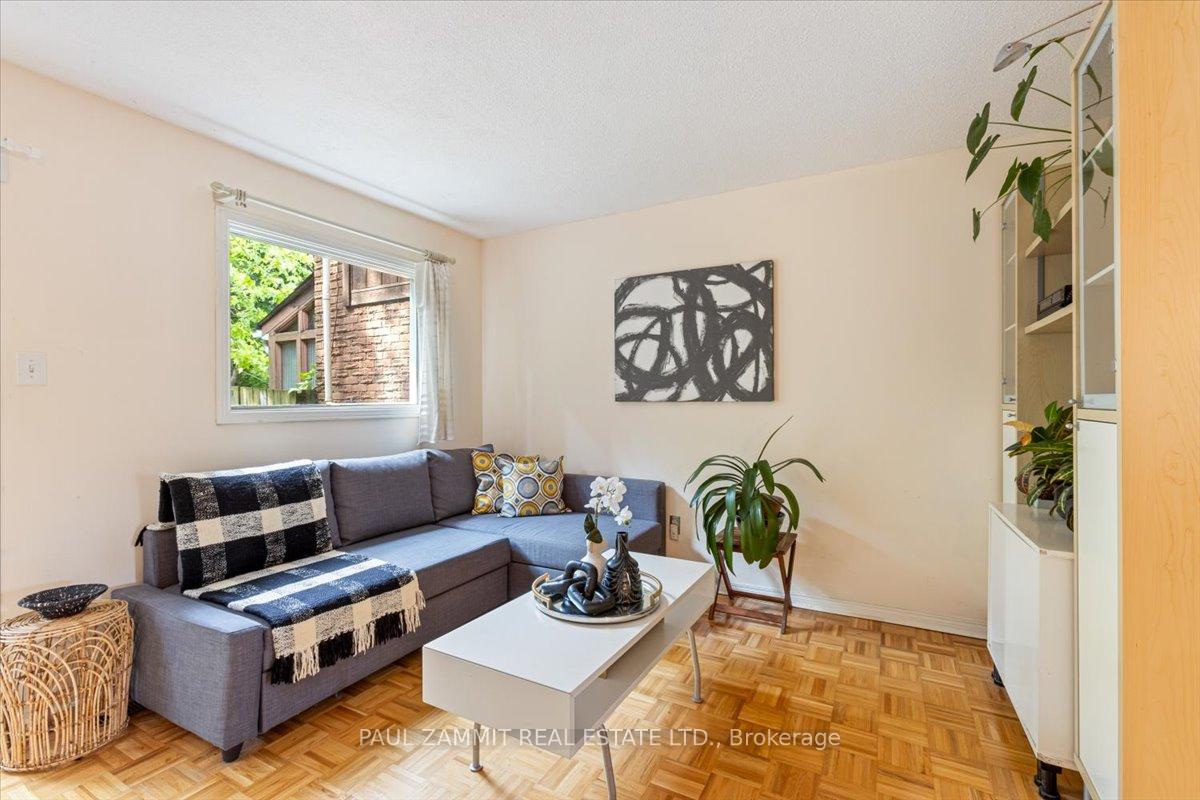 Photo 5 of 79 Durie Lane, Markham, Aileen-Willowbrook — HOMEH