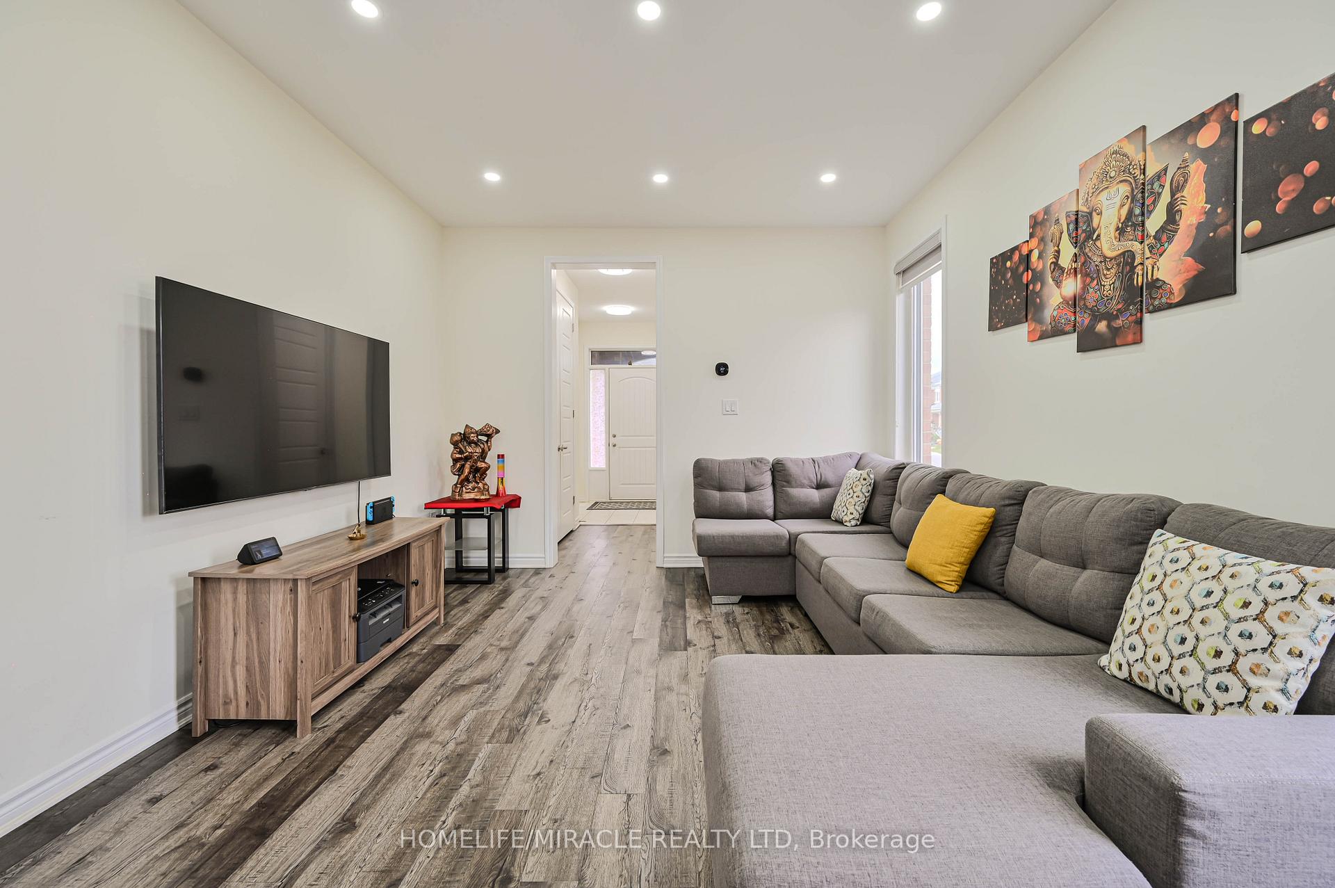 Photo 7 of 896 Sumac Crescent, Milton, Cobban — HOMEH