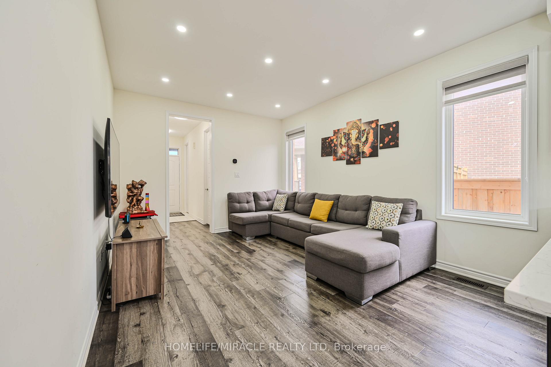 Photo 8 of 896 Sumac Crescent, Milton, Cobban — HOMEH