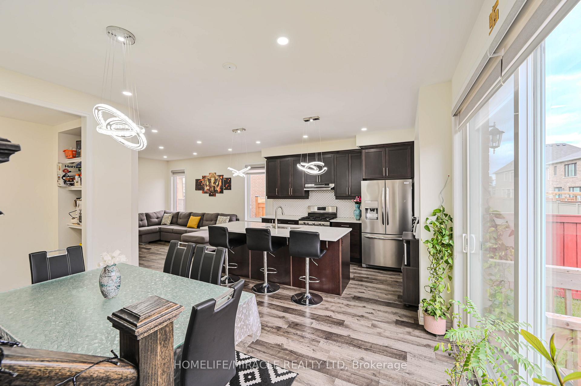 Photo 14 of 896 Sumac Crescent, Milton, Cobban — HOMEH