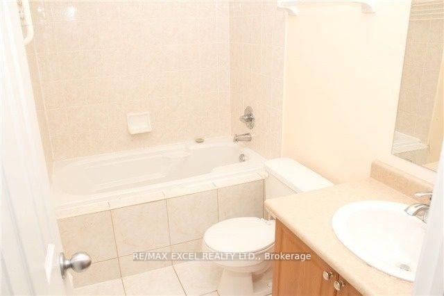 Photo 11 of 7 Innisvale Drive, Markham, Cornell — HOMEH