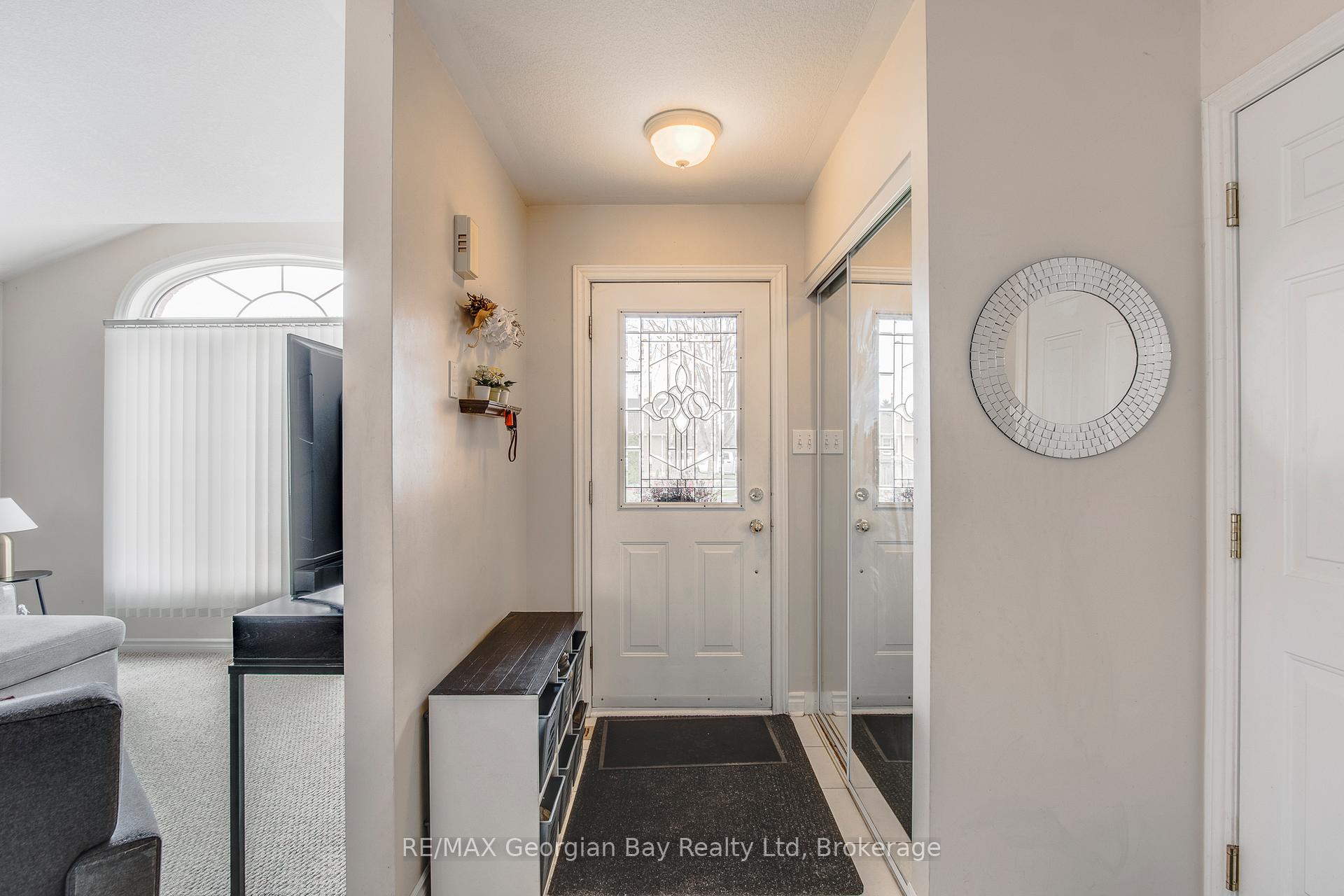 Photo 3 of 1085 Whitney Crescent, Midland — HOMEH