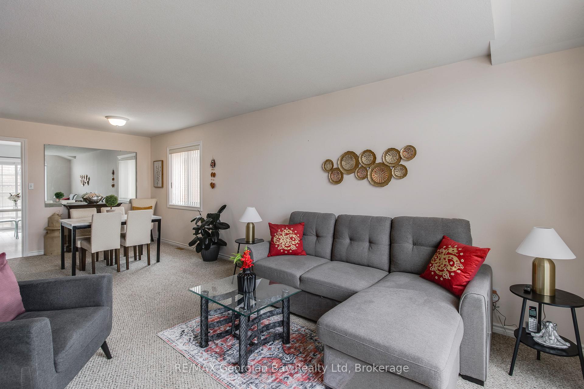 Photo 5 of 1085 Whitney Crescent, Midland — HOMEH