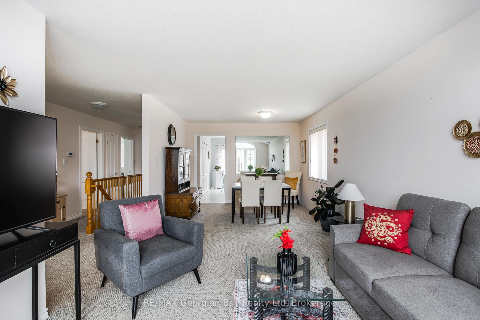 Photo 6 of 1085 Whitney Crescent, Midland — HOMEH
