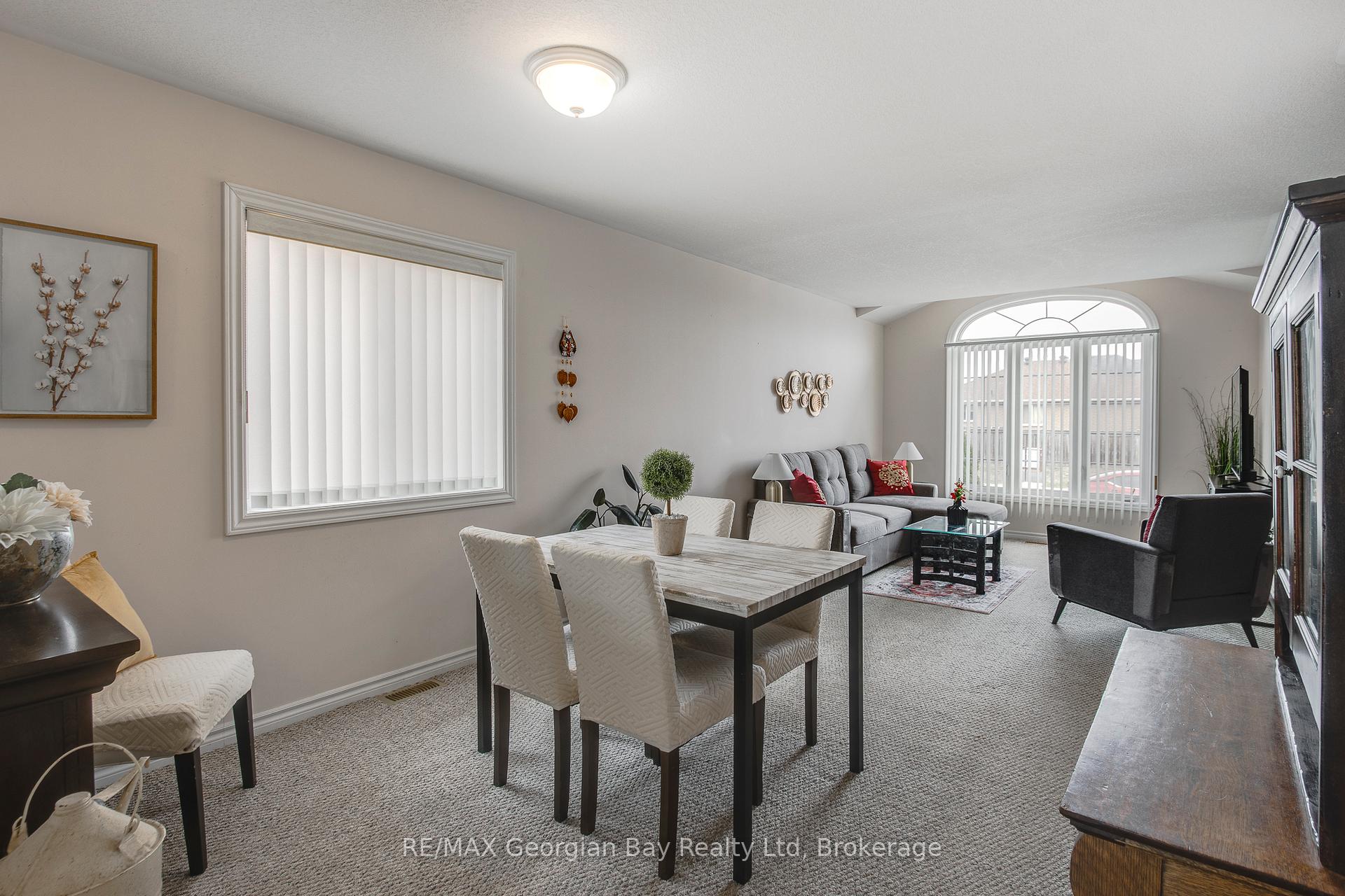 Photo 10 of 1085 Whitney Crescent, Midland — HOMEH