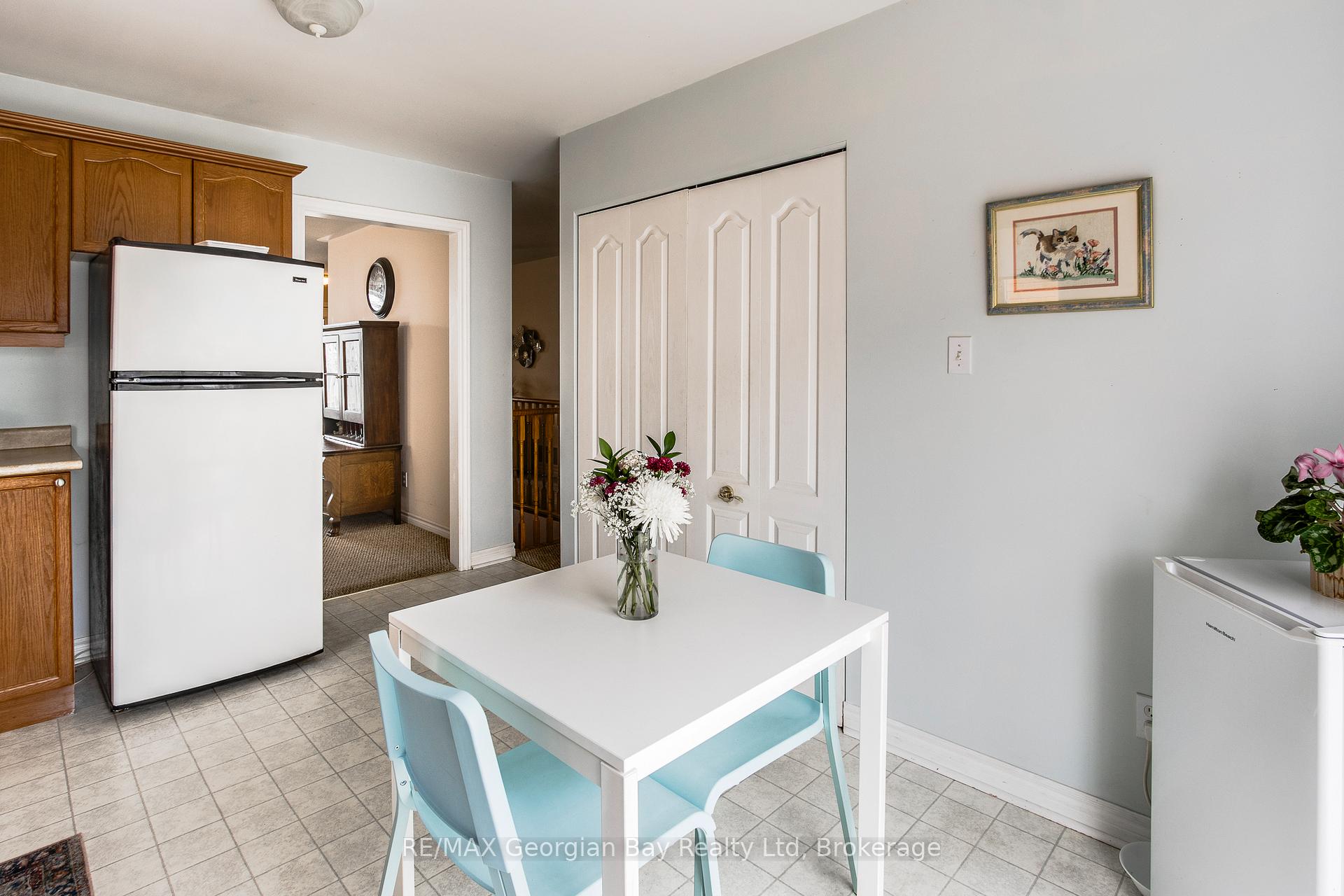 Photo 12 of 1085 Whitney Crescent, Midland — HOMEH
