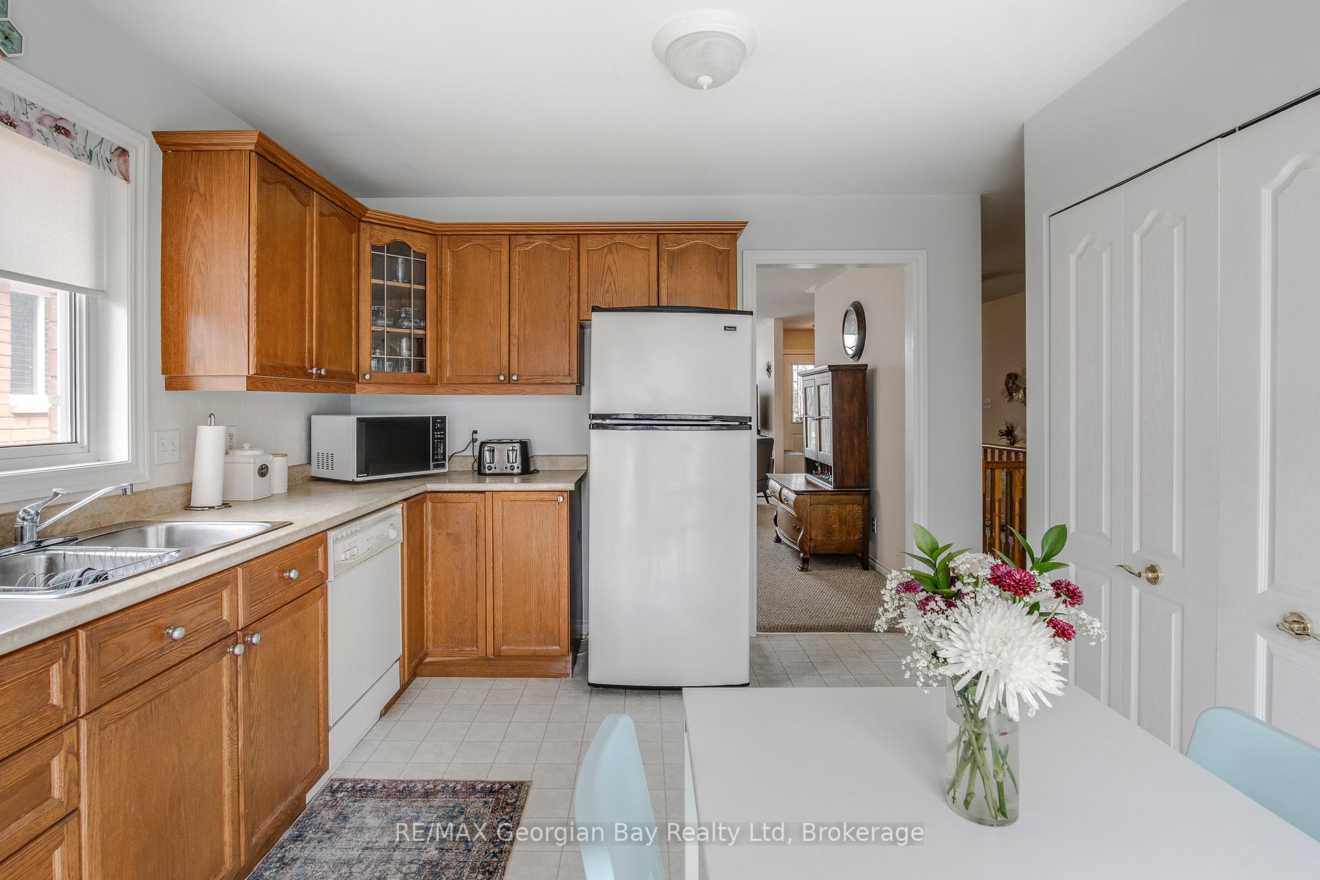Photo 13 of 1085 Whitney Crescent, Midland — HOMEH