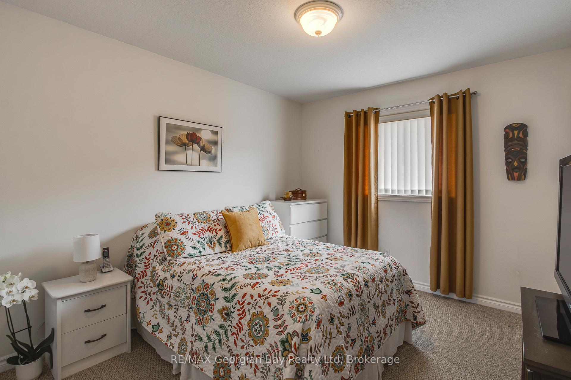 Photo 16 of 1085 Whitney Crescent, Midland — HOMEH