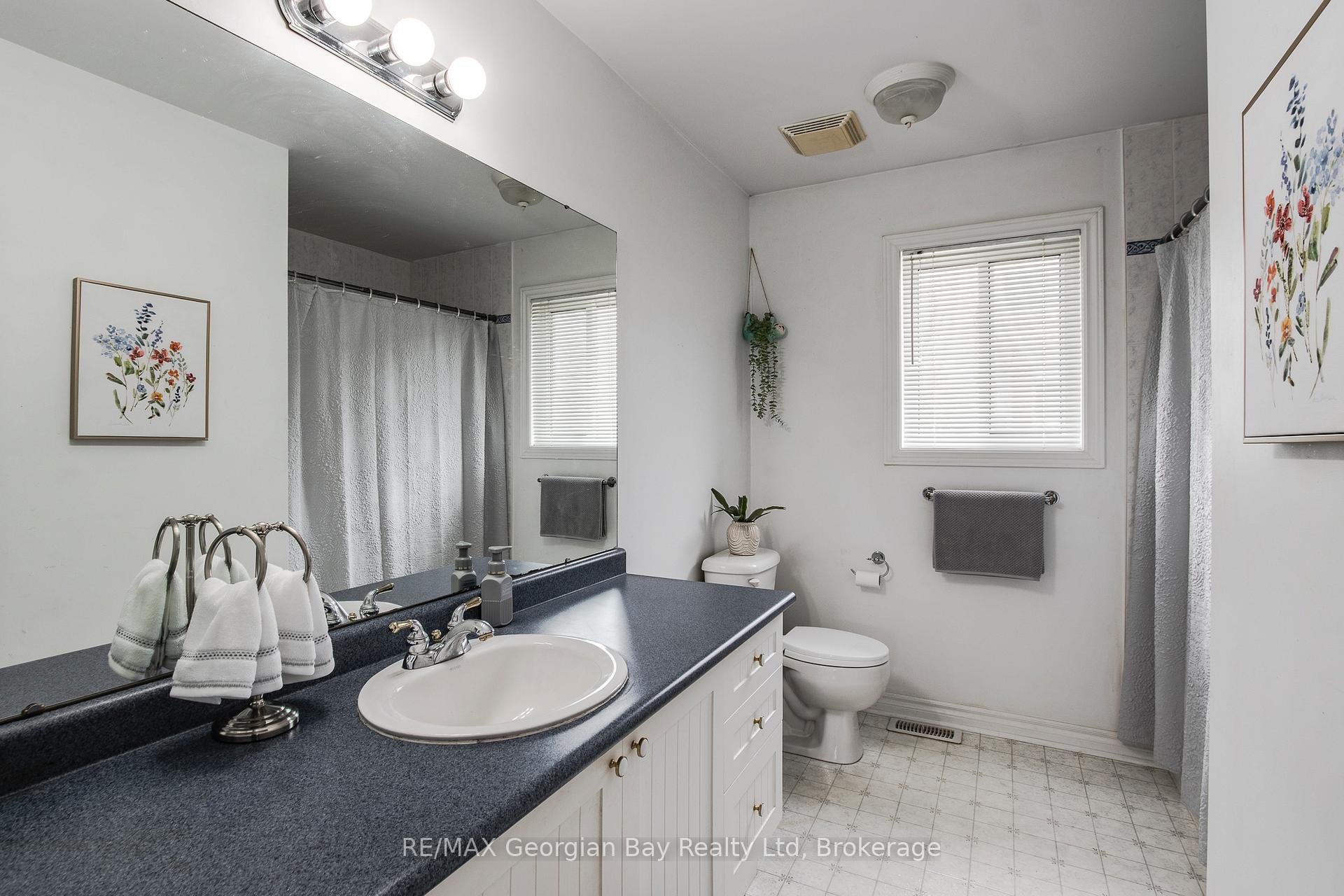Photo 18 of 1085 Whitney Crescent, Midland — HOMEH