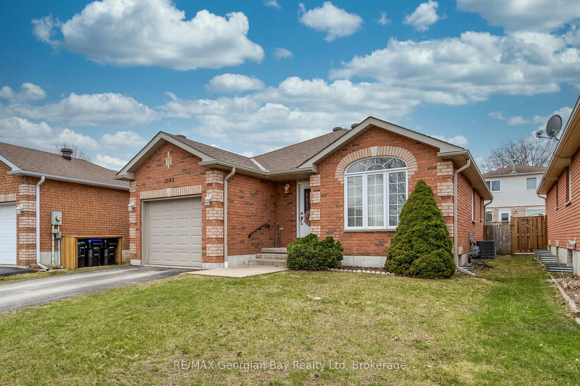 Photo 22 of 1085 Whitney Crescent, Midland — HOMEH