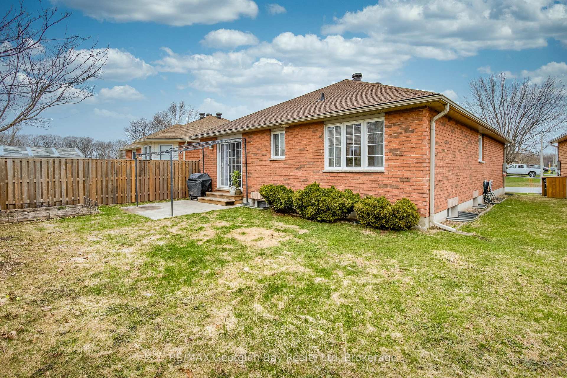 Photo 23 of 1085 Whitney Crescent, Midland — HOMEH