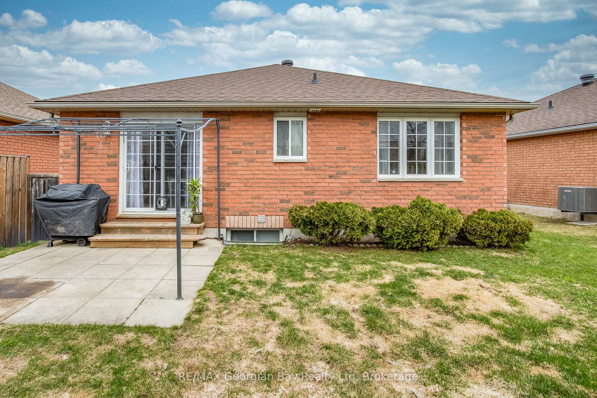 Photo 24 of 1085 Whitney Crescent, Midland — HOMEH