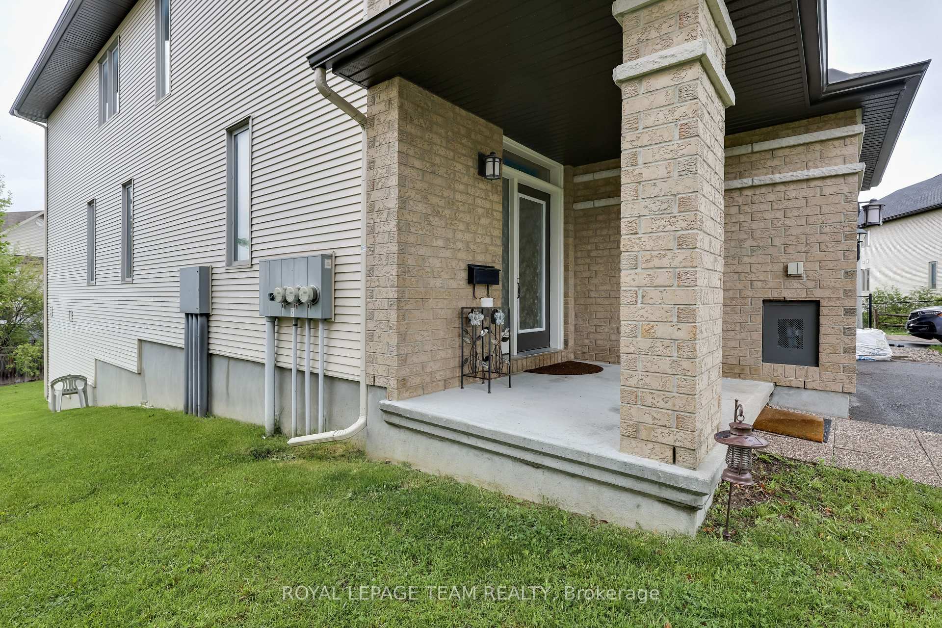 Photo 2 of 920 Fletcher Circle, Ottawa, Kanata - Kanata Lakes/Heritage Hills — HOMEH