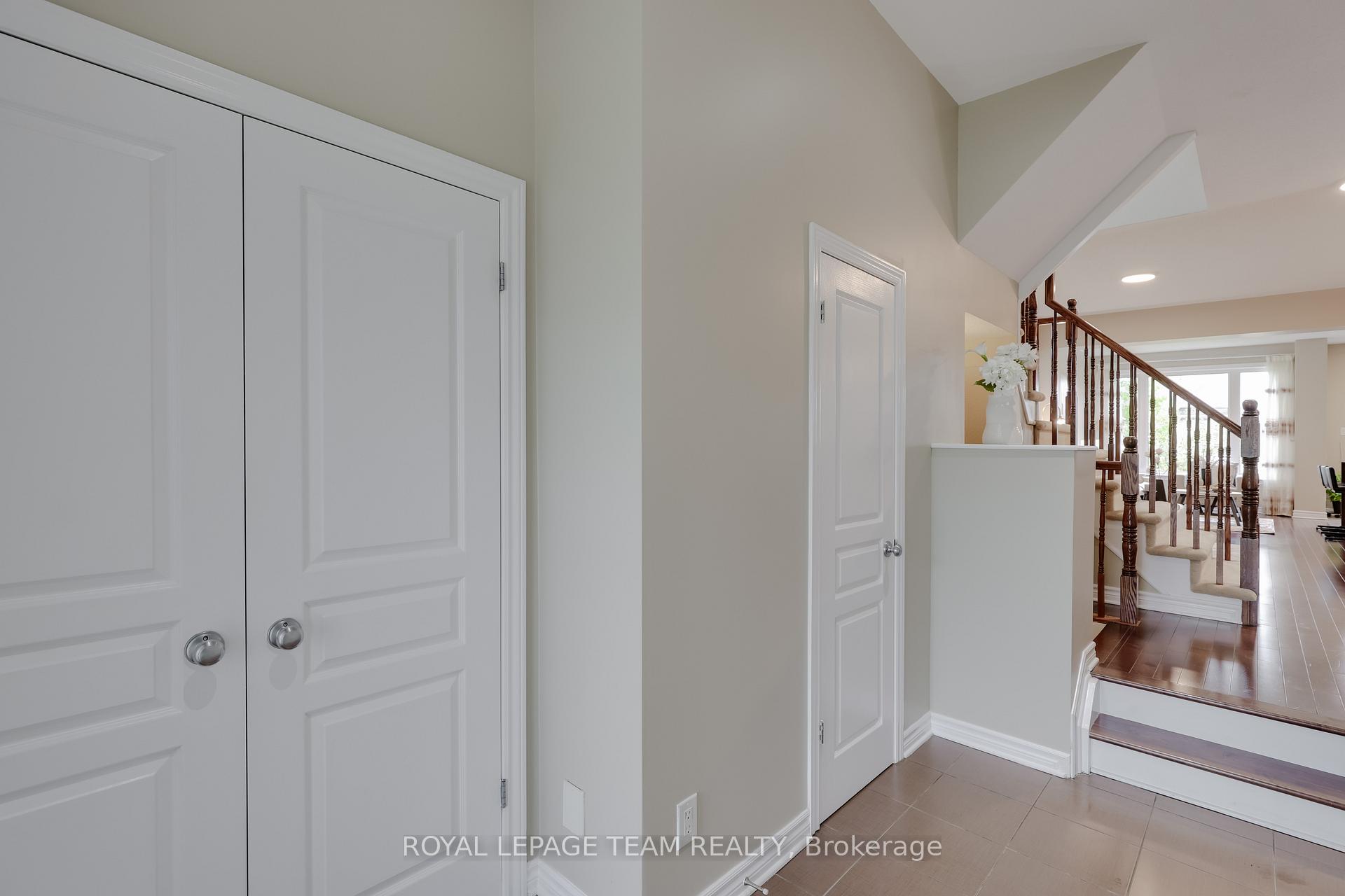 Photo 4 of 920 Fletcher Circle, Ottawa, Kanata - Kanata Lakes/Heritage Hills — HOMEH