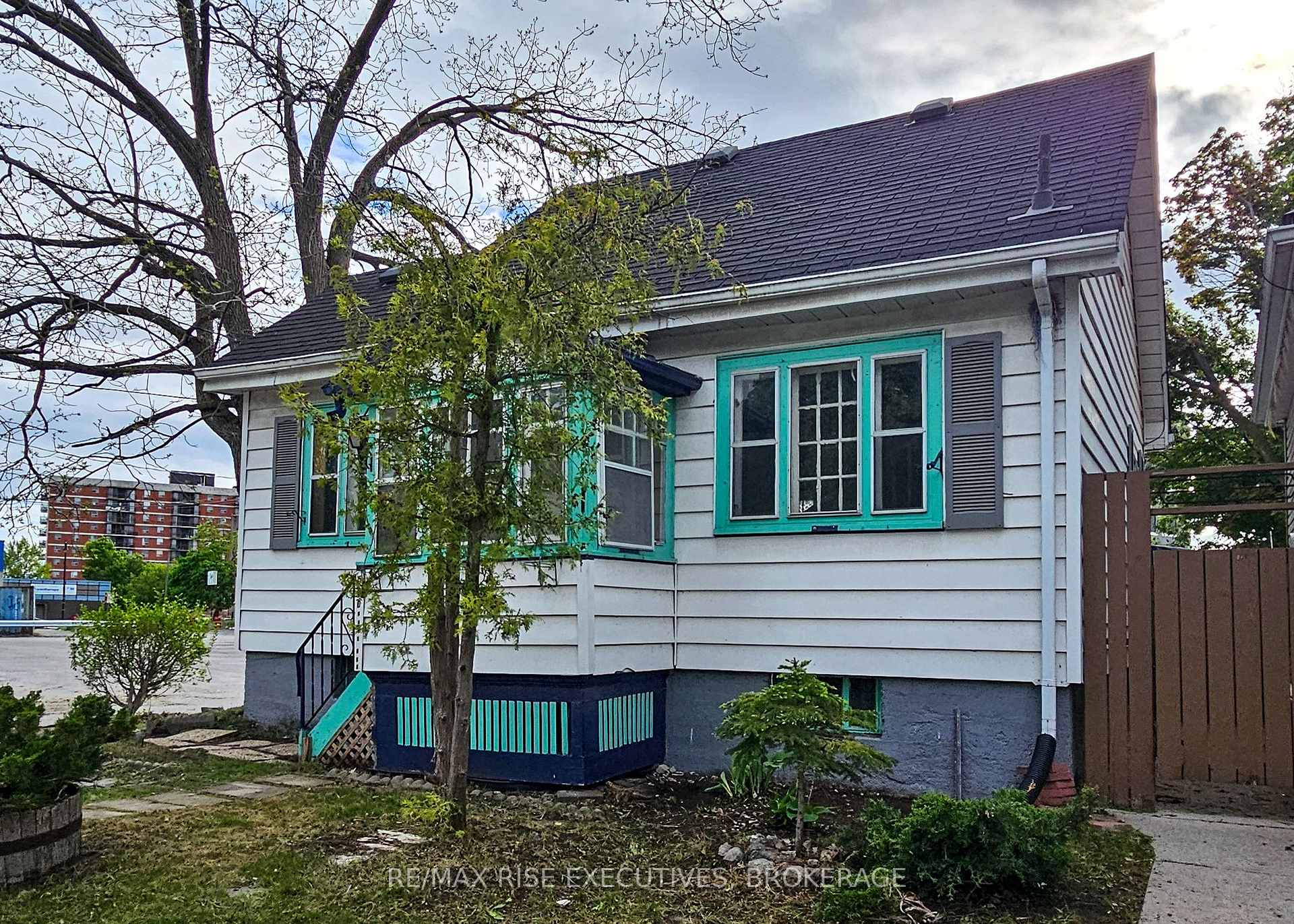 Photo 1 of 500 Macdonnell Street, Kingston, East of Sir John A. Blvd — HOMEH