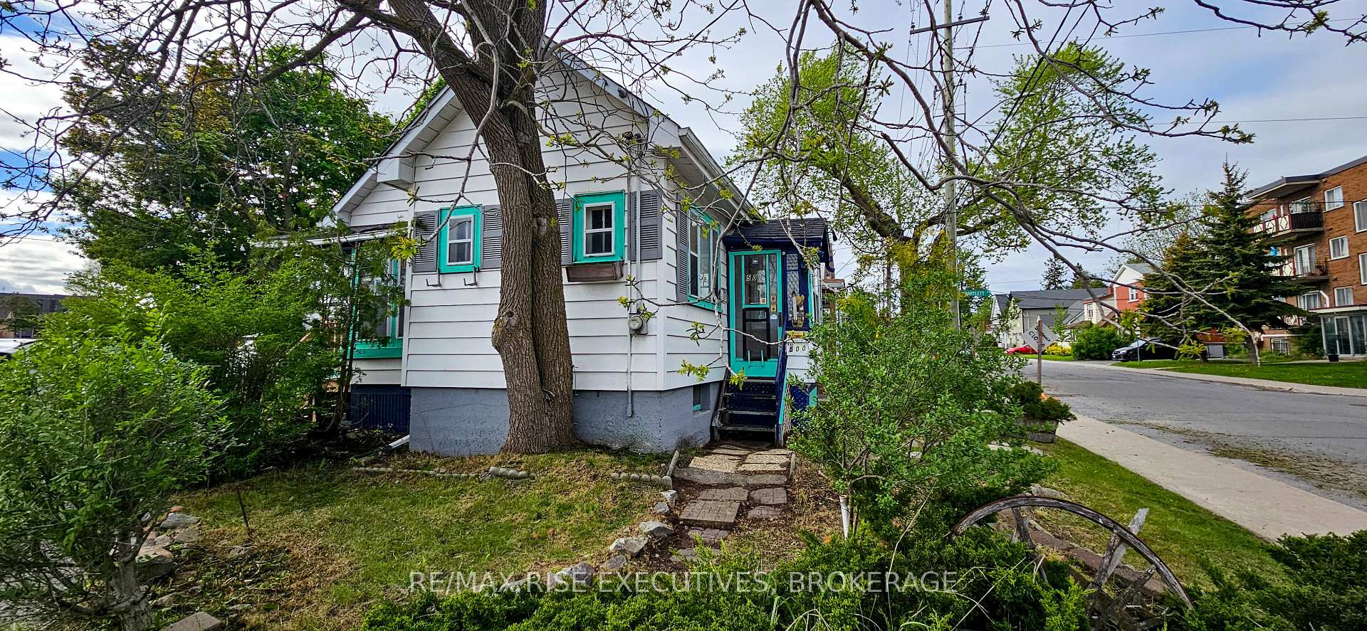 Photo 10 of 500 Macdonnell Street, Kingston, East of Sir John A. Blvd — HOMEH