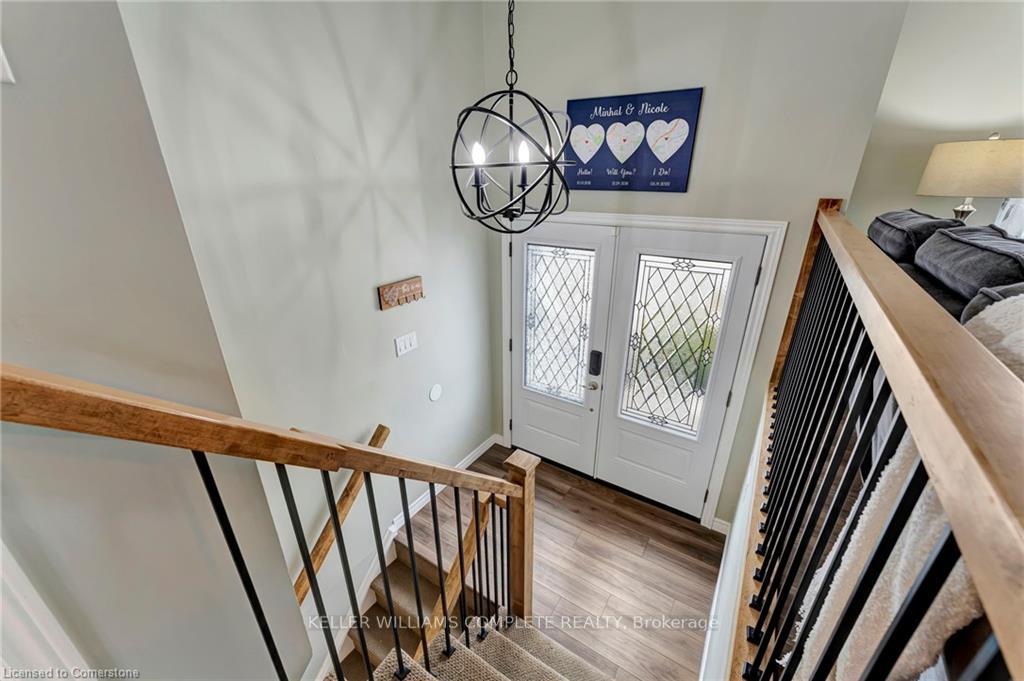 Photo 5 of 16 Settlers Drive, Kitchener — HOMEH