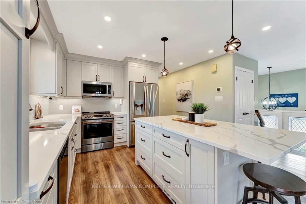 Photo 7 of 16 Settlers Drive, Kitchener — HOMEH