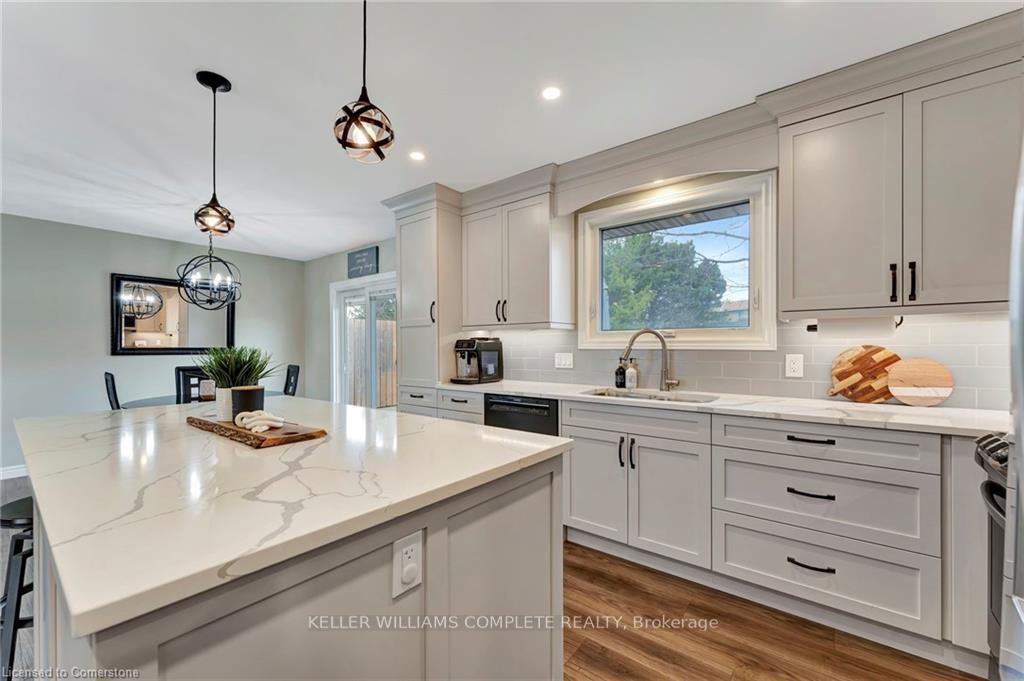 Photo 8 of 16 Settlers Drive, Kitchener — HOMEH