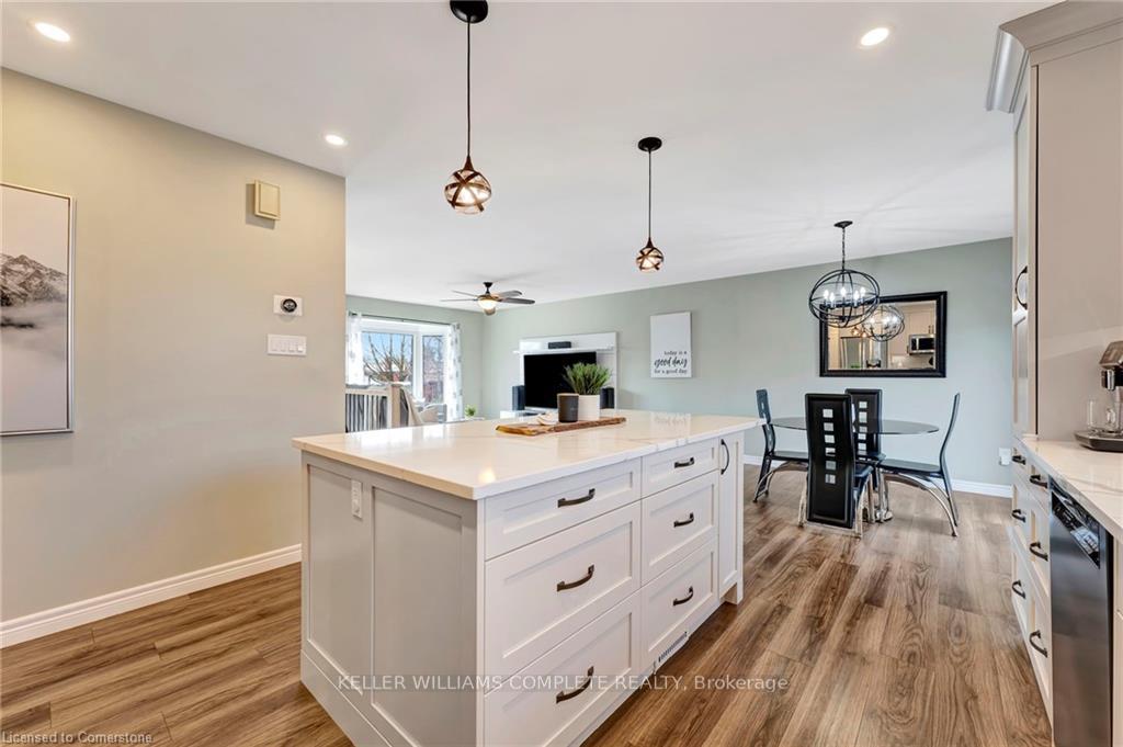 Photo 9 of 16 Settlers Drive, Kitchener — HOMEH