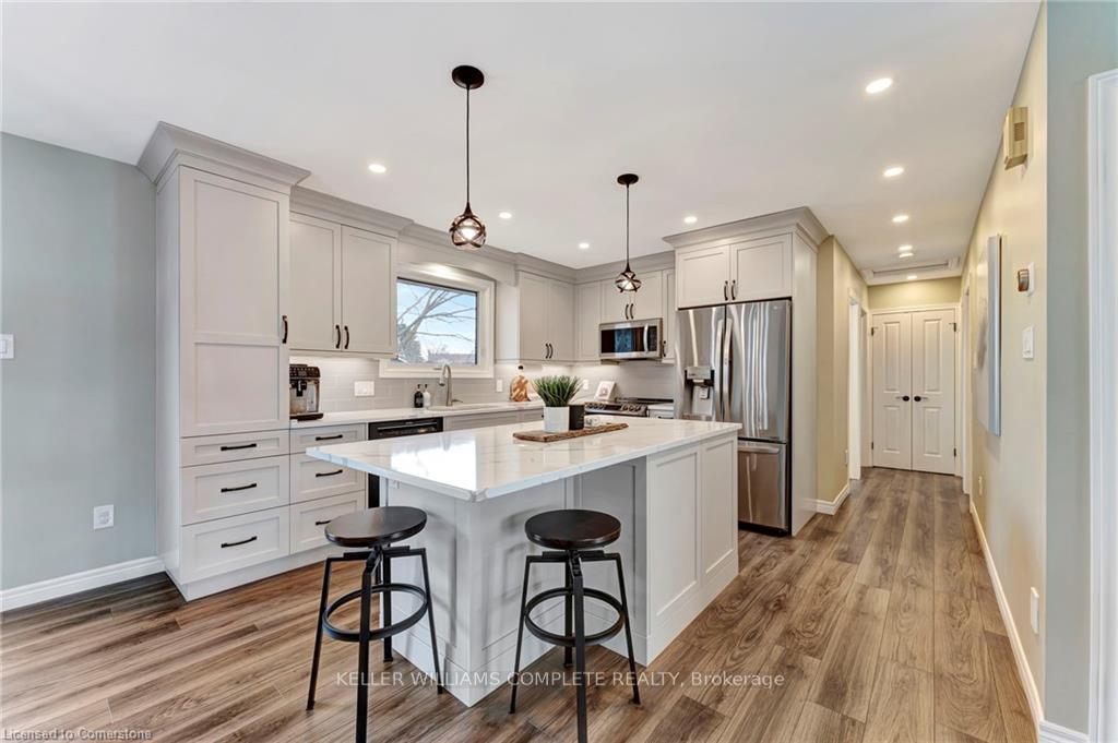 Photo 11 of 16 Settlers Drive, Kitchener — HOMEH