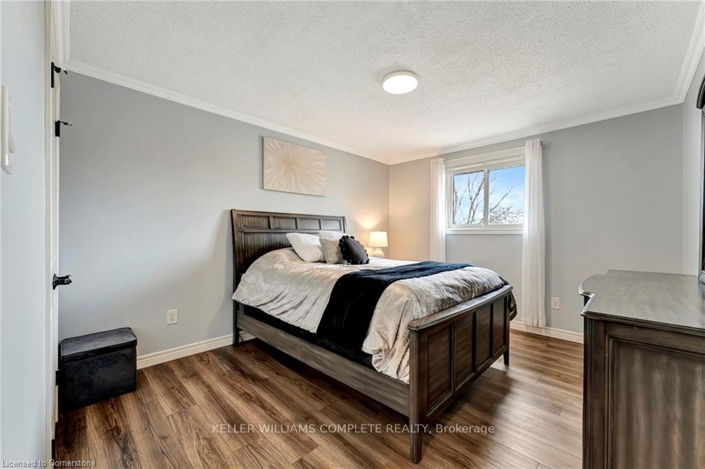 Photo 18 of 16 Settlers Drive, Kitchener — HOMEH