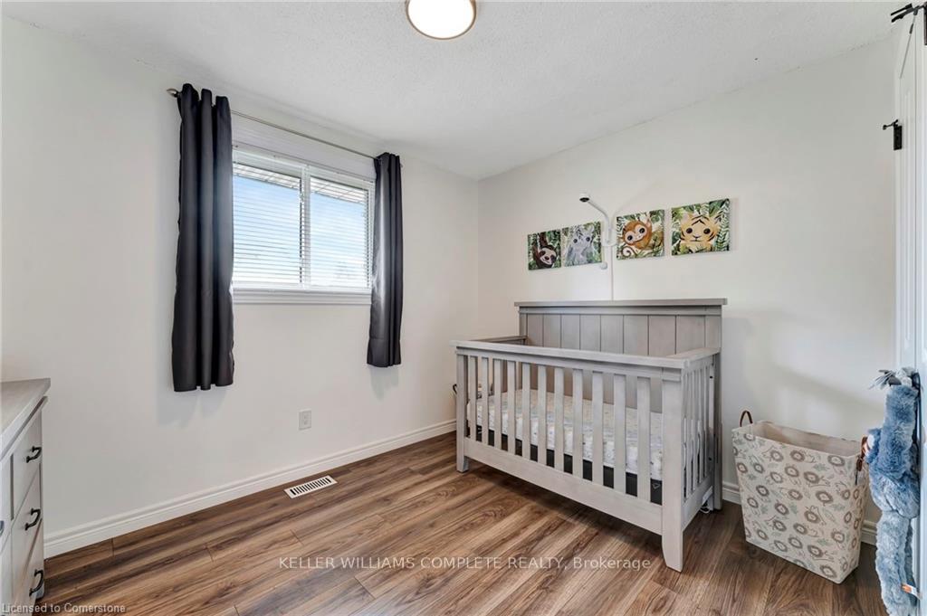 Photo 20 of 16 Settlers Drive, Kitchener — HOMEH