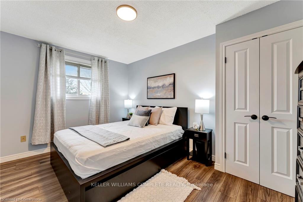 Photo 21 of 16 Settlers Drive, Kitchener — HOMEH