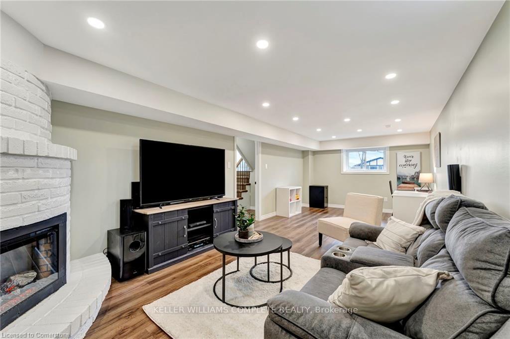 Photo 23 of 16 Settlers Drive, Kitchener — HOMEH