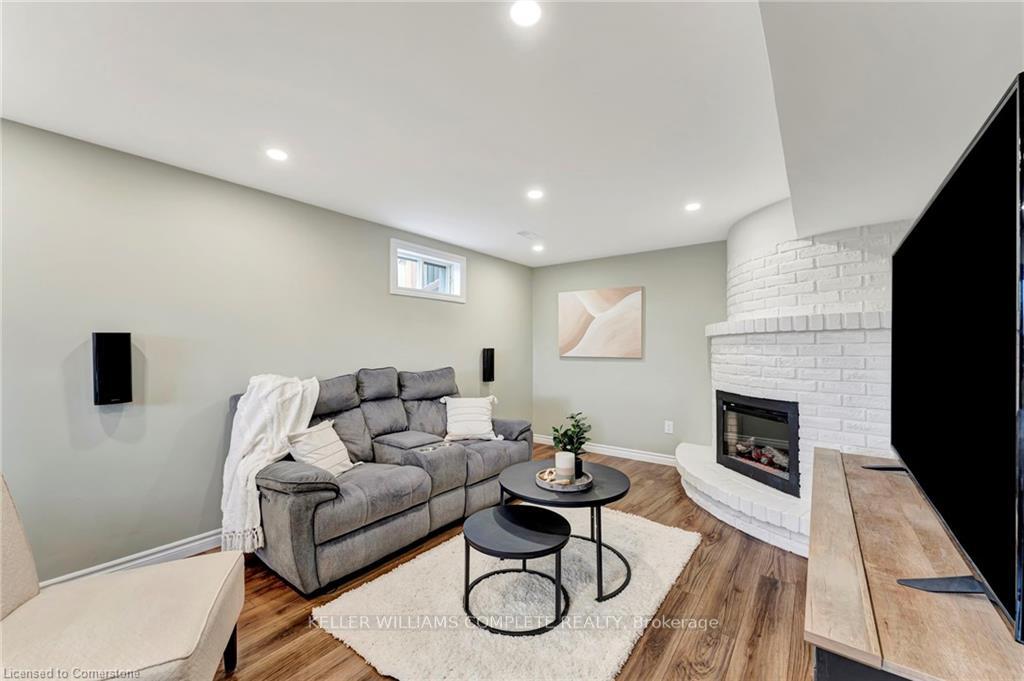 Photo 24 of 16 Settlers Drive, Kitchener — HOMEH