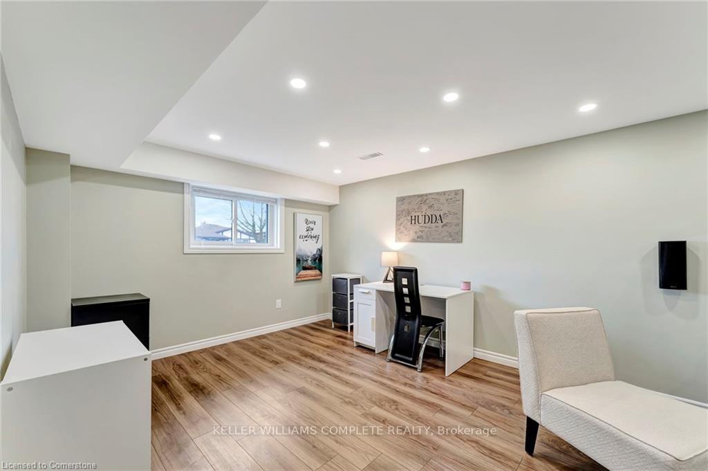 Photo 26 of 16 Settlers Drive, Kitchener — HOMEH