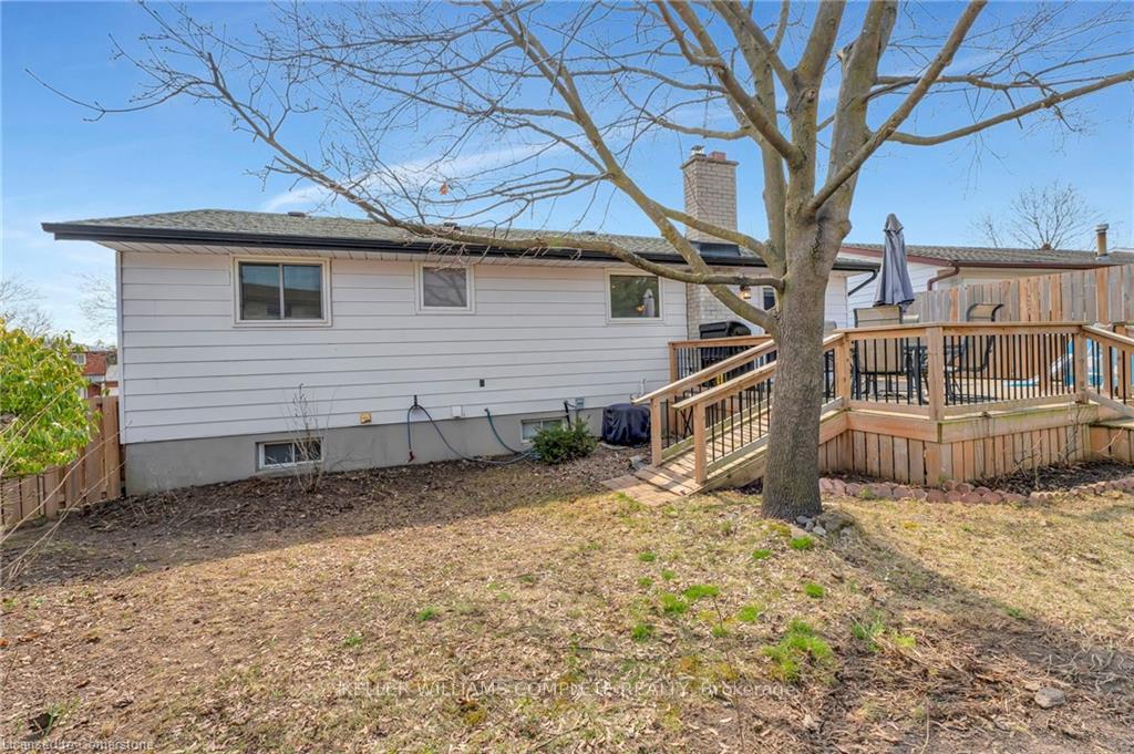 Photo 32 of 16 Settlers Drive, Kitchener — HOMEH