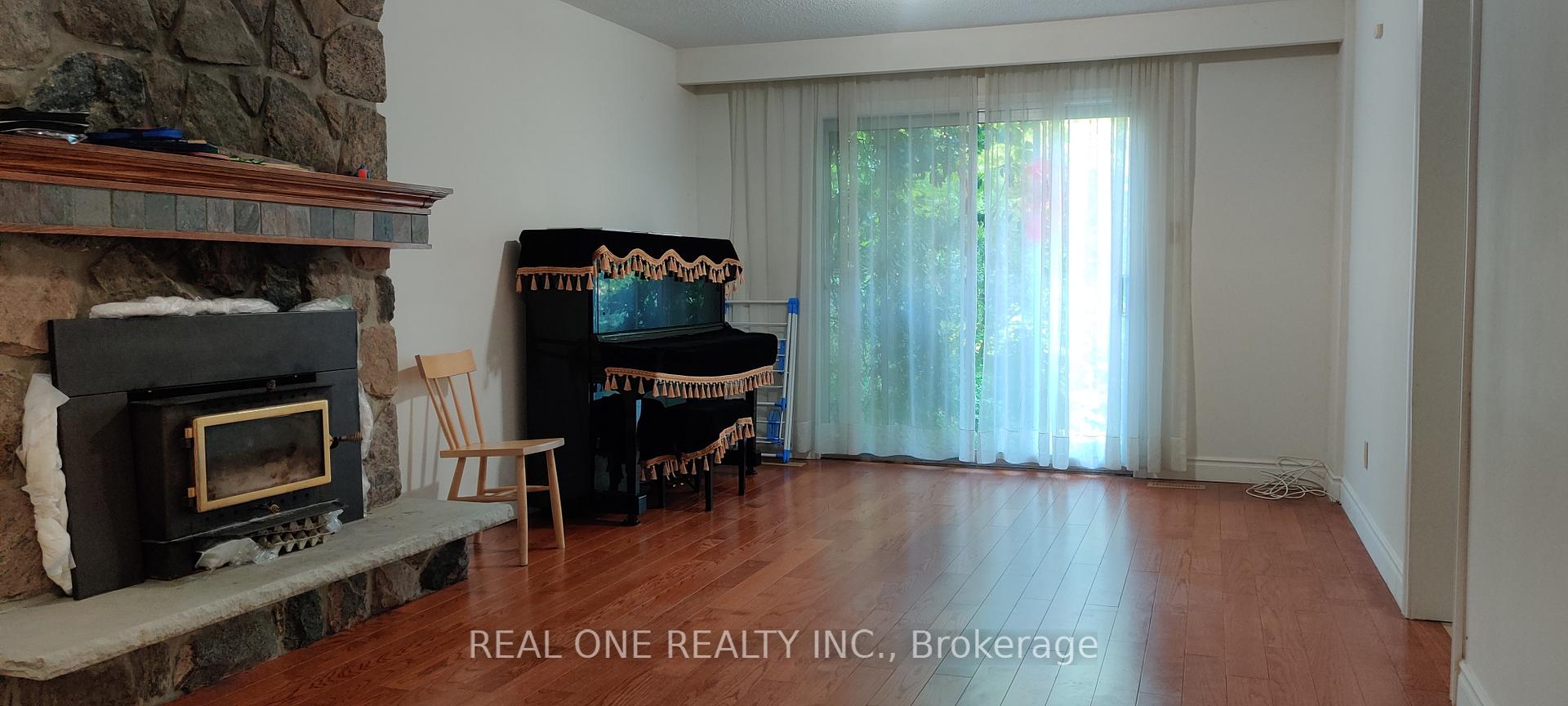 Photo 2 of 72 Liebeck Crescent, Markham, Unionville — HOMEH