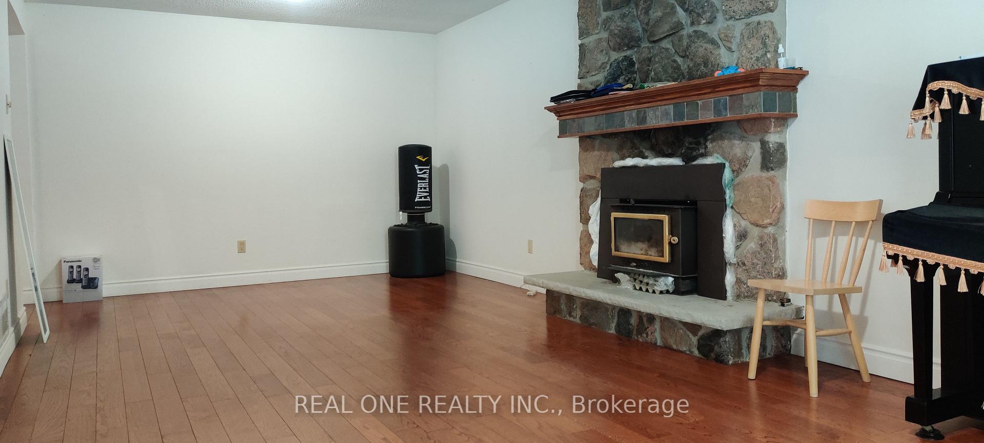 Photo 4 of 72 Liebeck Crescent, Markham, Unionville — HOMEH
