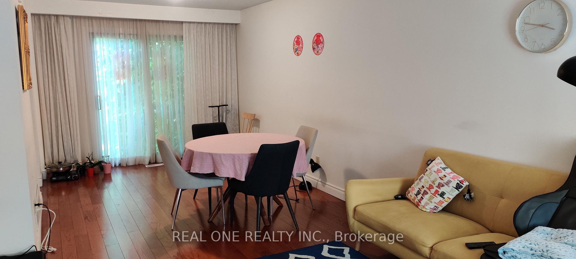 Photo 5 of 72 Liebeck Crescent, Markham, Unionville — HOMEH