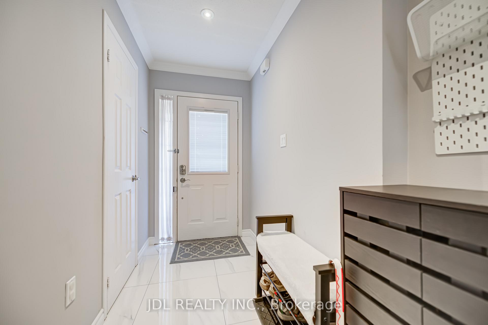 Photo 4 of 103 Thoroughbred Way, Markham, Berczy — HOMEH