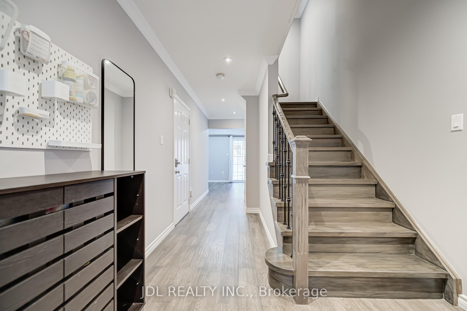 Photo 5 of 103 Thoroughbred Way, Markham, Berczy — HOMEH