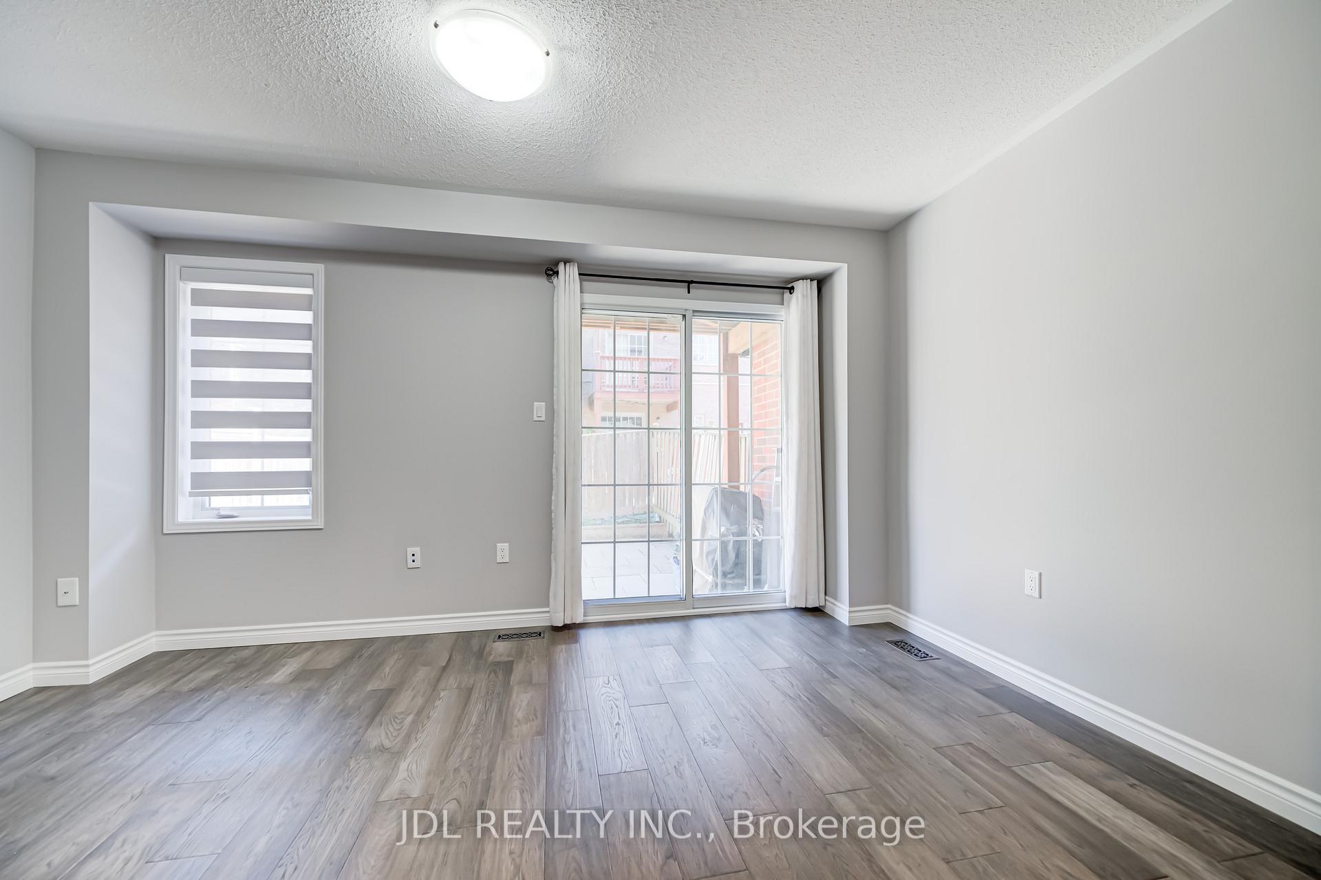 Photo 6 of 103 Thoroughbred Way, Markham, Berczy — HOMEH