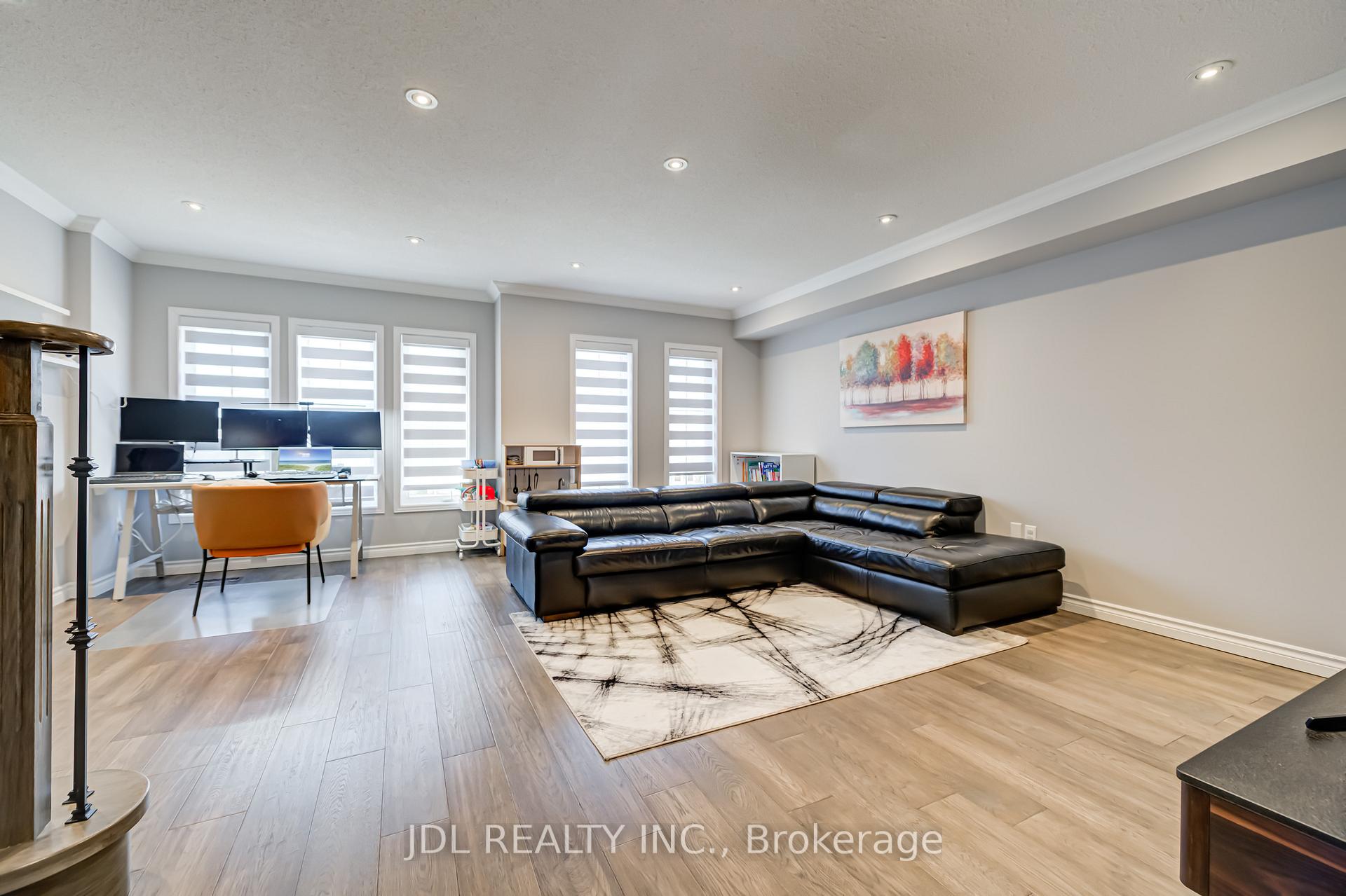 Photo 10 of 103 Thoroughbred Way, Markham, Berczy — HOMEH