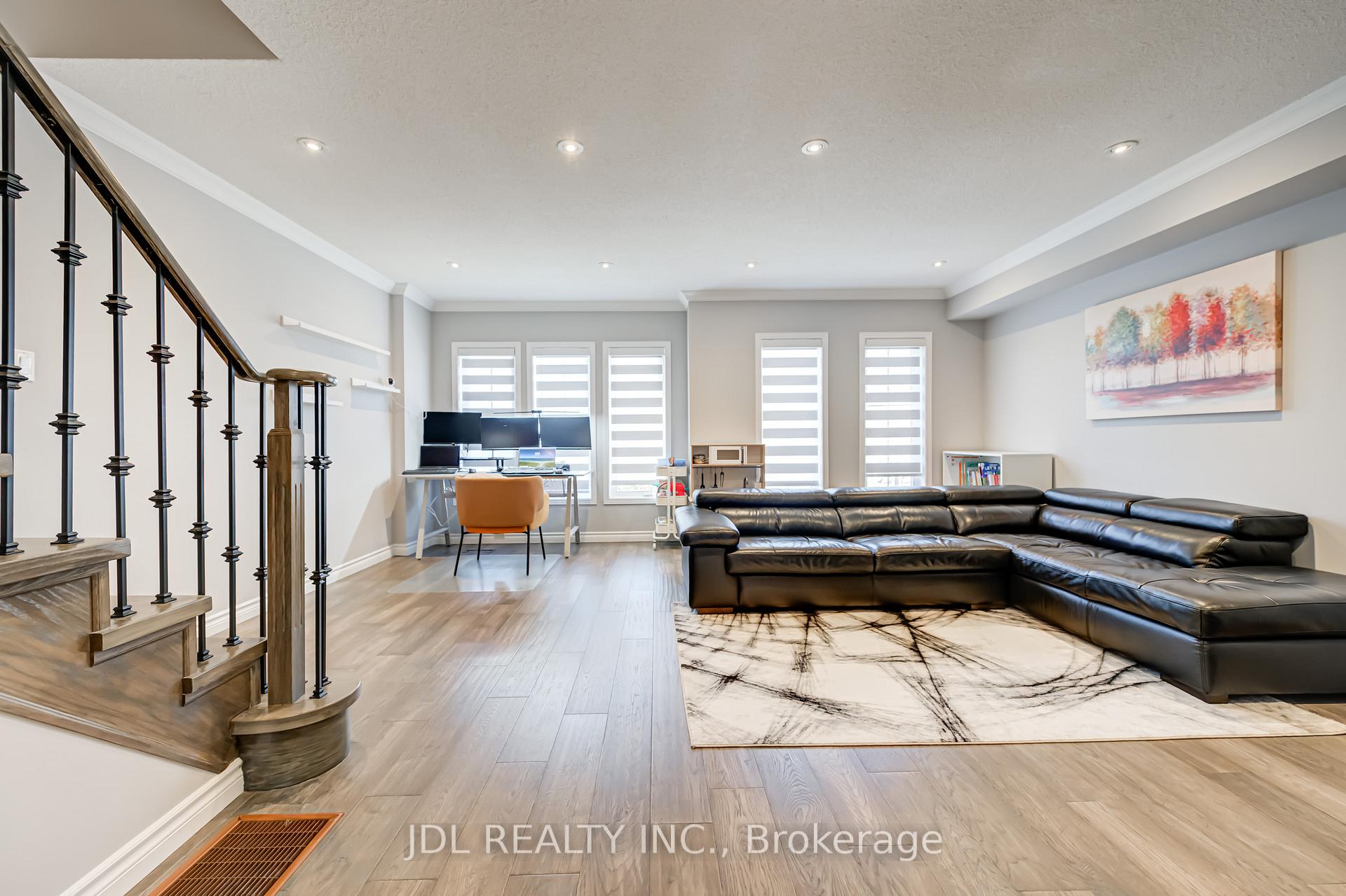 Photo 11 of 103 Thoroughbred Way, Markham, Berczy — HOMEH