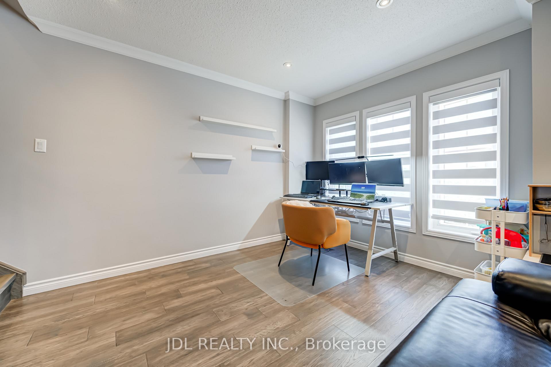 Photo 14 of 103 Thoroughbred Way, Markham, Berczy — HOMEH