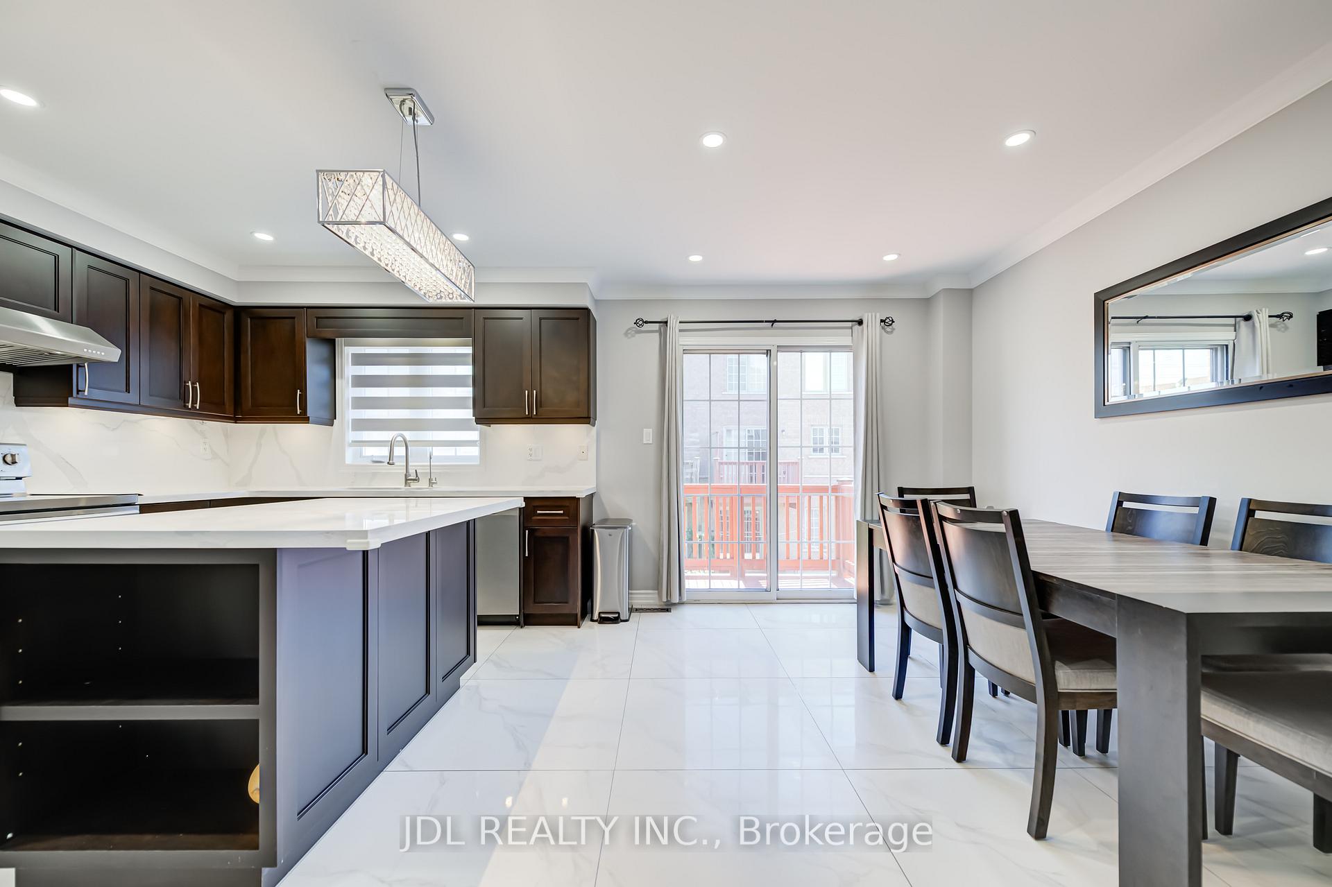 Photo 17 of 103 Thoroughbred Way, Markham, Berczy — HOMEH