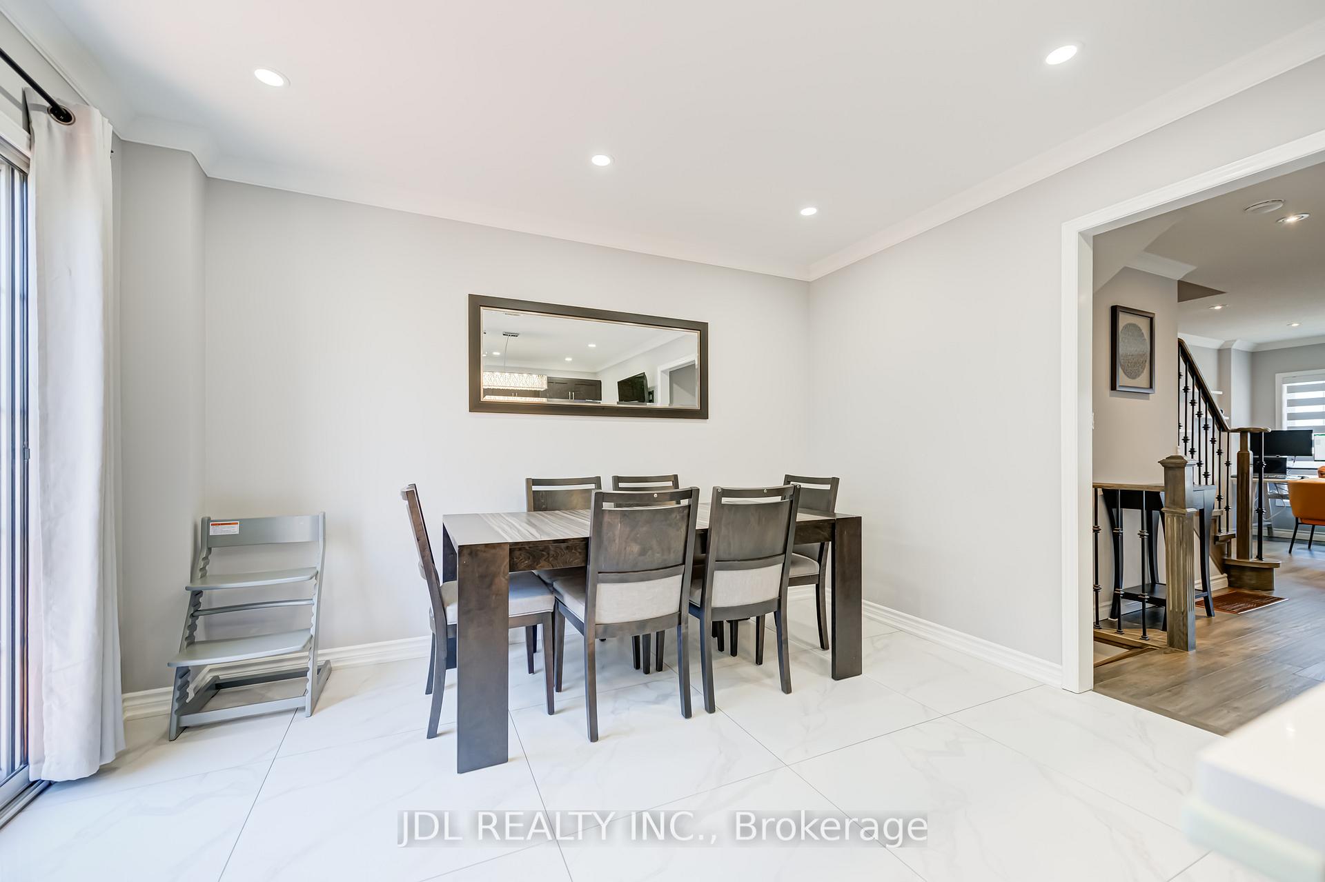 Photo 21 of 103 Thoroughbred Way, Markham, Berczy — HOMEH