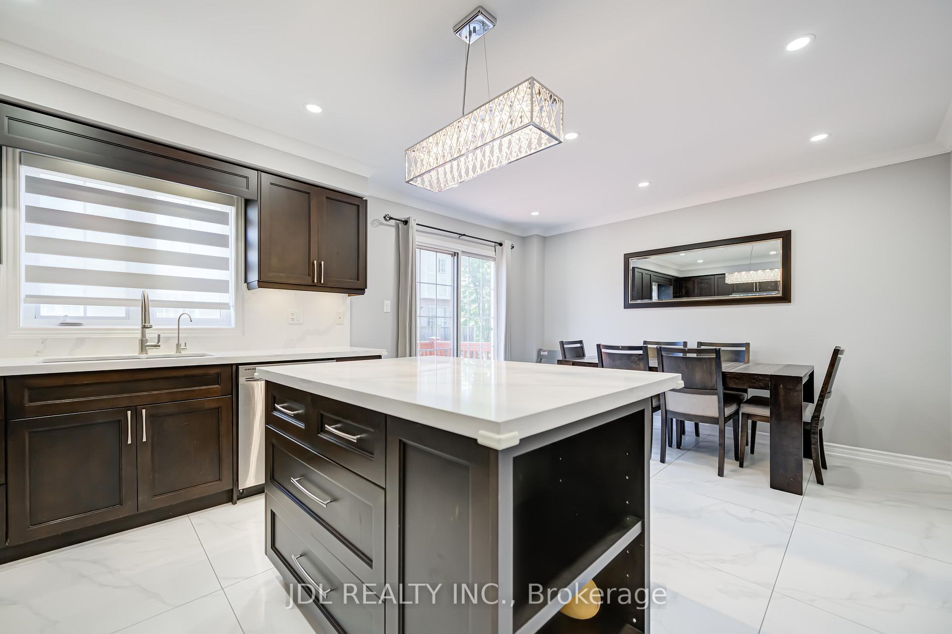 Photo 23 of 103 Thoroughbred Way, Markham, Berczy — HOMEH
