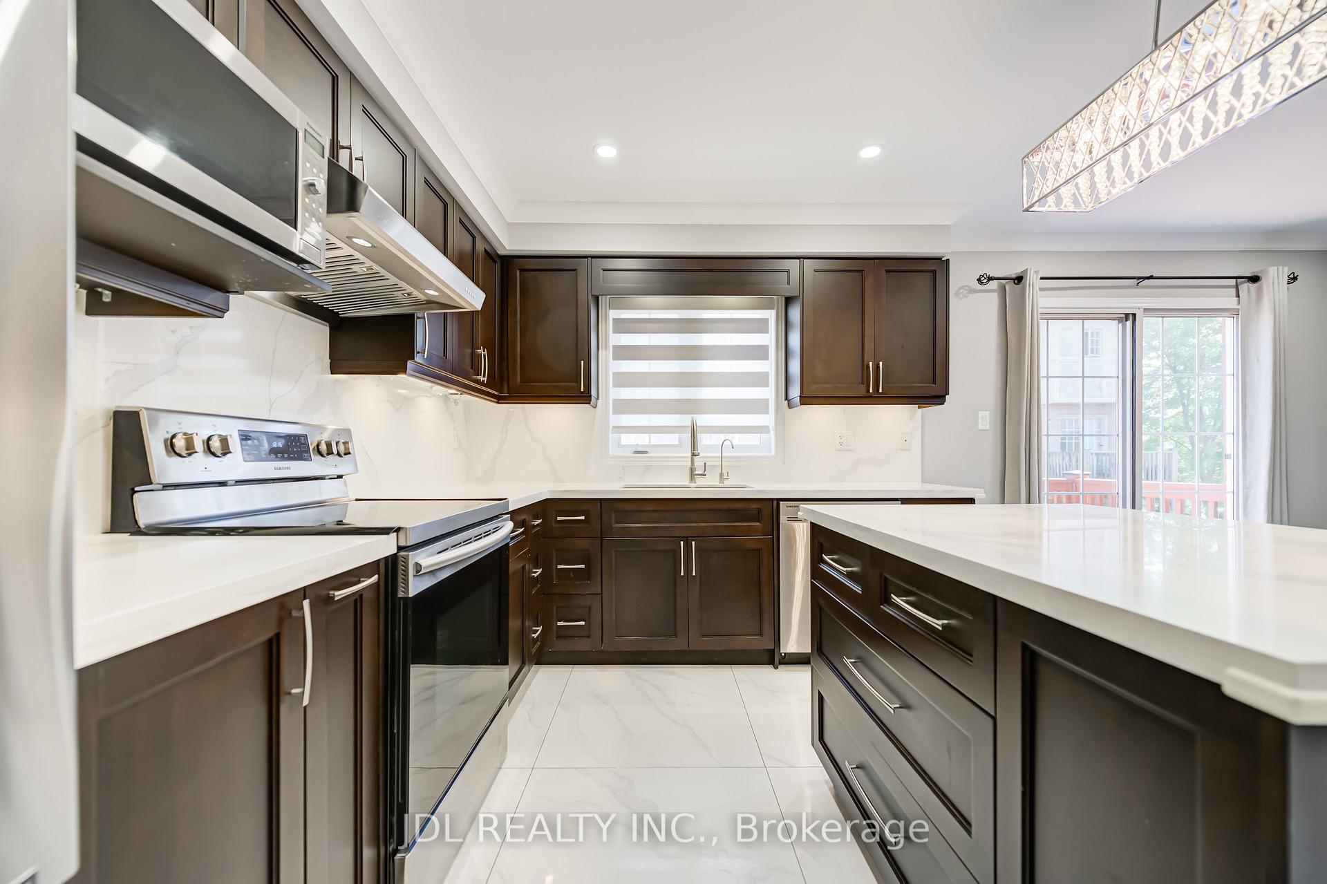 Photo 24 of 103 Thoroughbred Way, Markham, Berczy — HOMEH