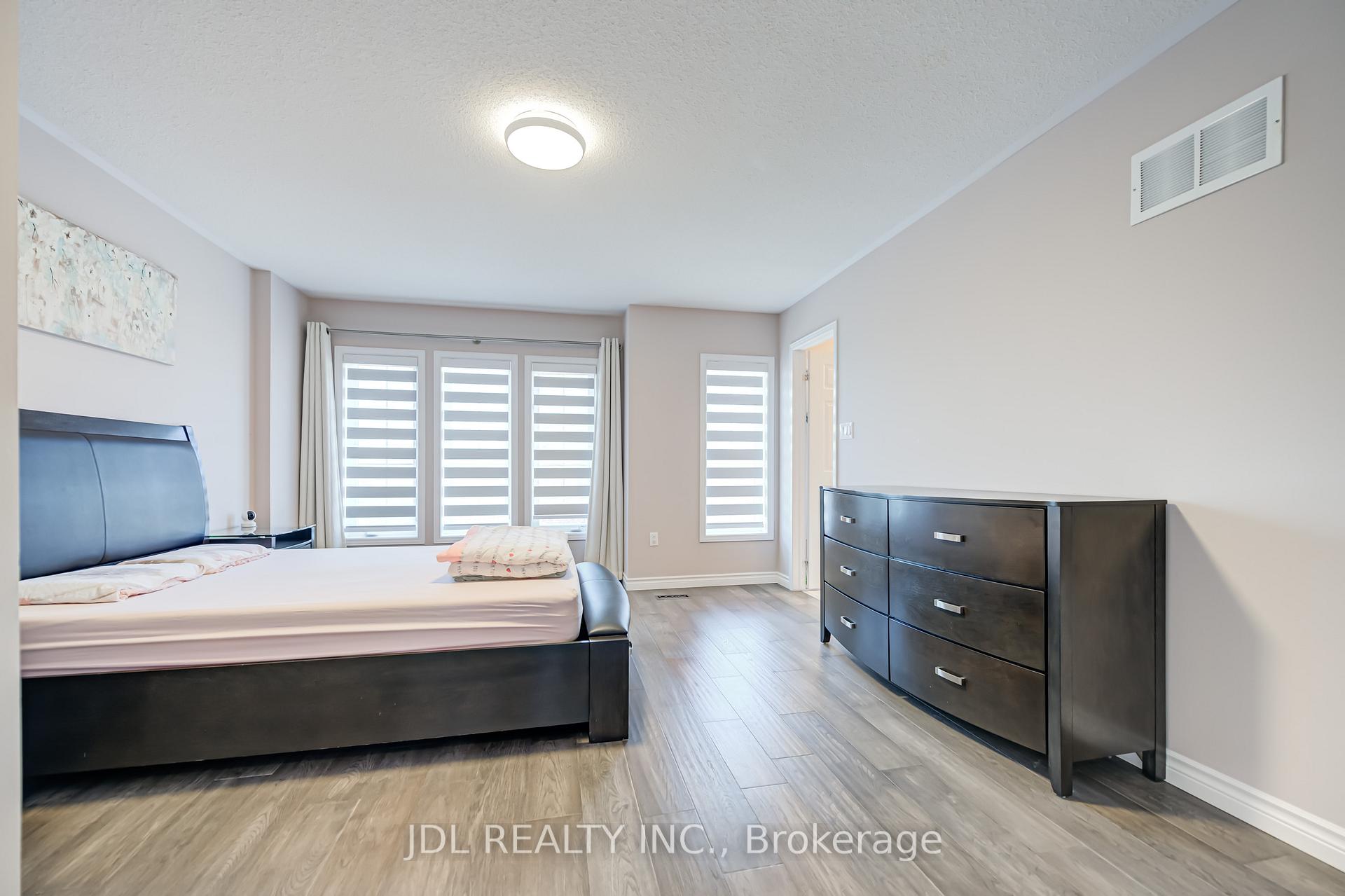Photo 28 of 103 Thoroughbred Way, Markham, Berczy — HOMEH