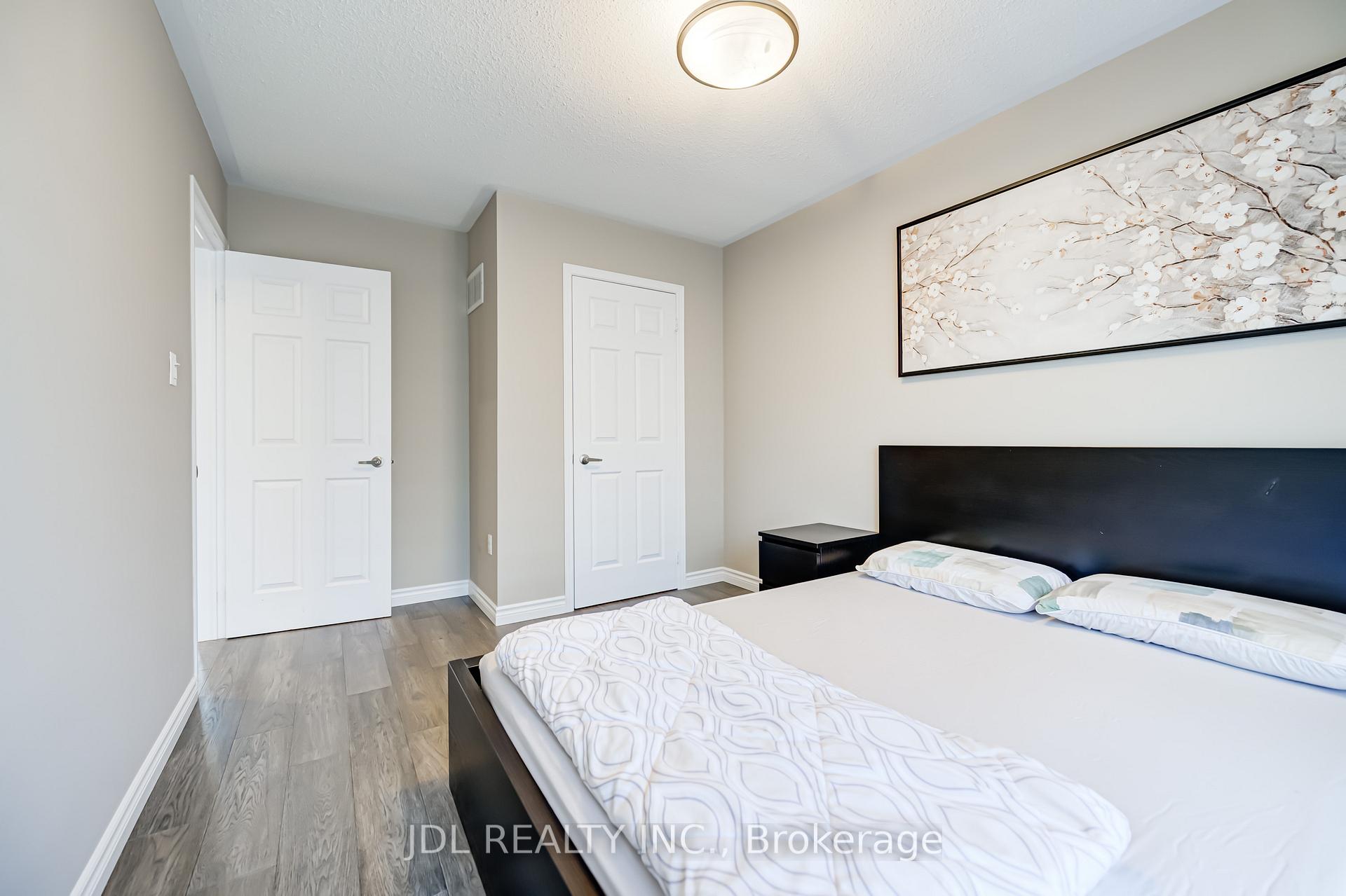 Photo 35 of 103 Thoroughbred Way, Markham, Berczy — HOMEH