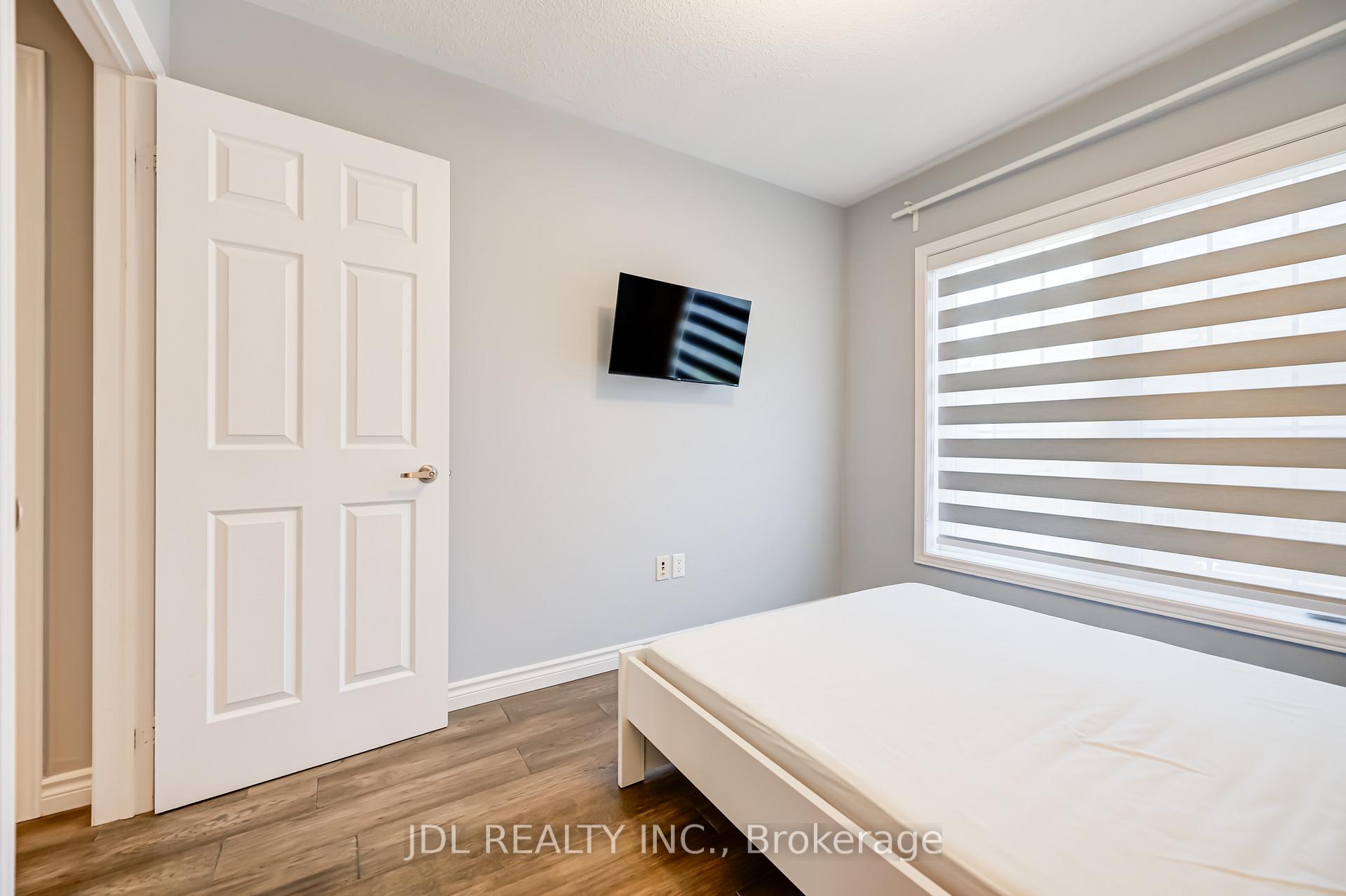 Photo 37 of 103 Thoroughbred Way, Markham, Berczy — HOMEH