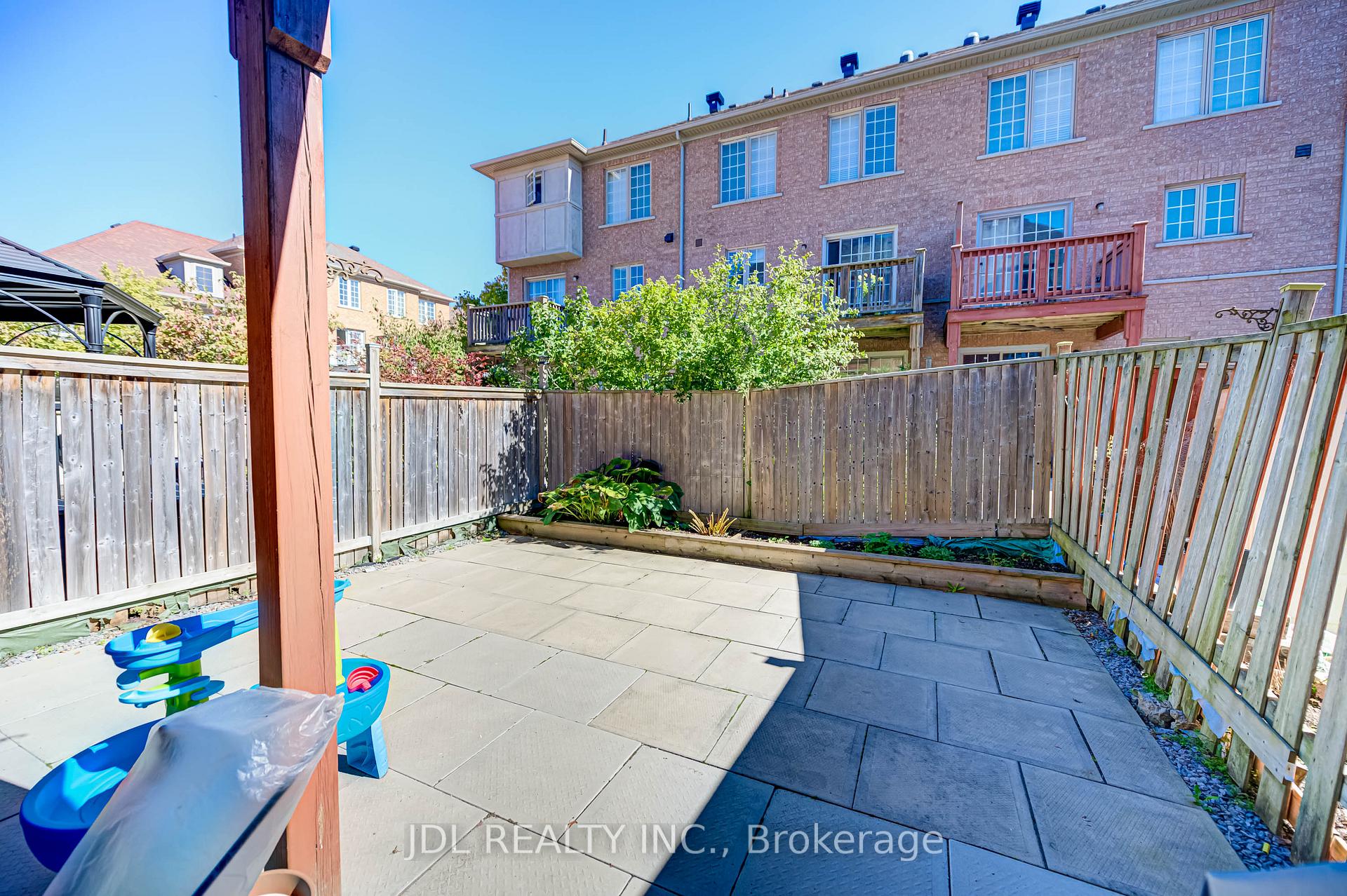 Photo 40 of 103 Thoroughbred Way, Markham, Berczy — HOMEH