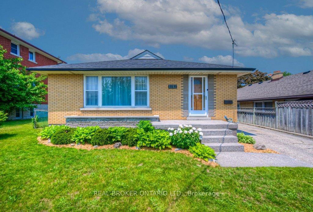 Photo 1 of 1212 Queen's Boulevard, Kitchener — HOMEH